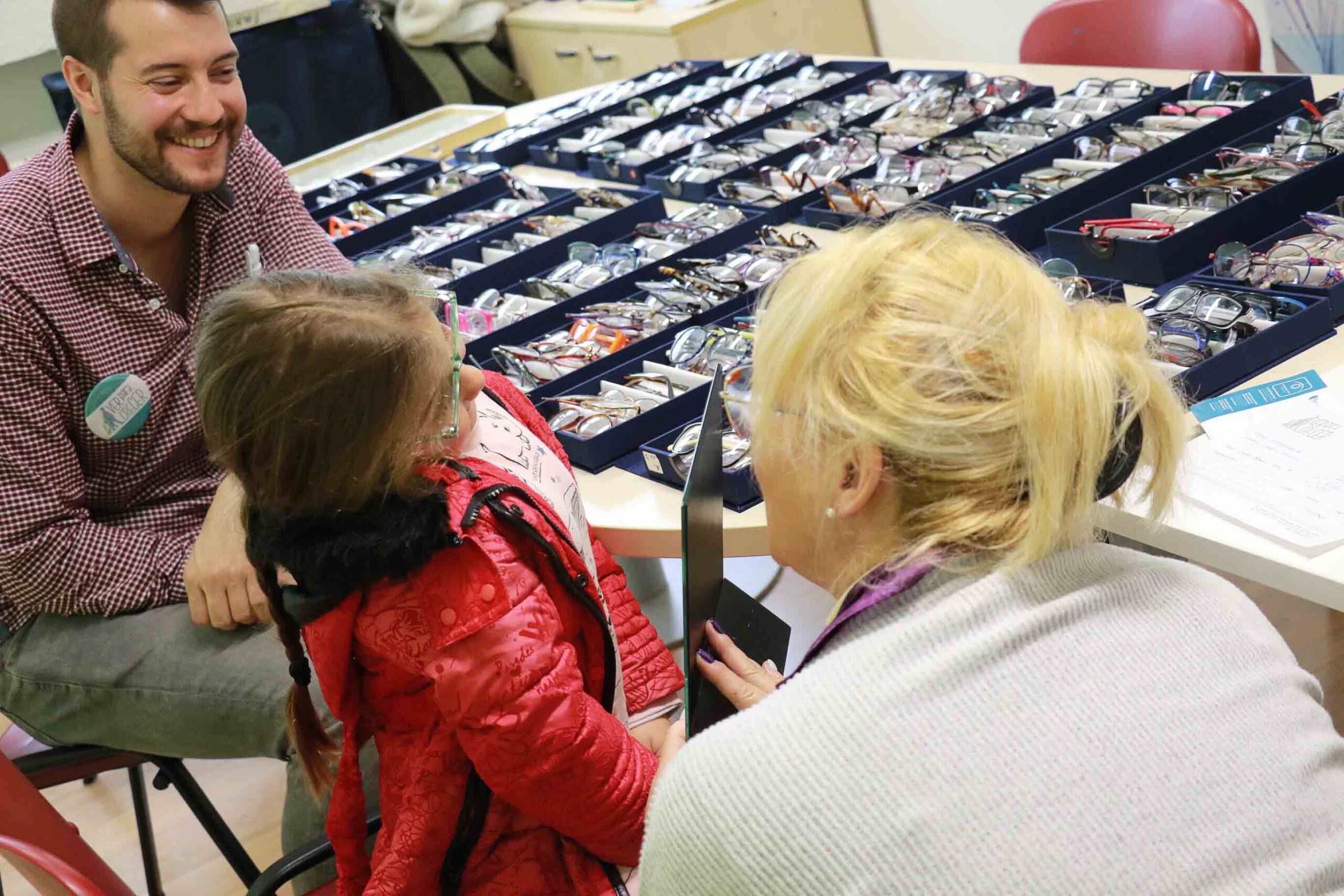 Ruta de la Luz, Fundación "la Caixa" y CaixaBank efectúan 400 revisiones a menores con problemas visuales