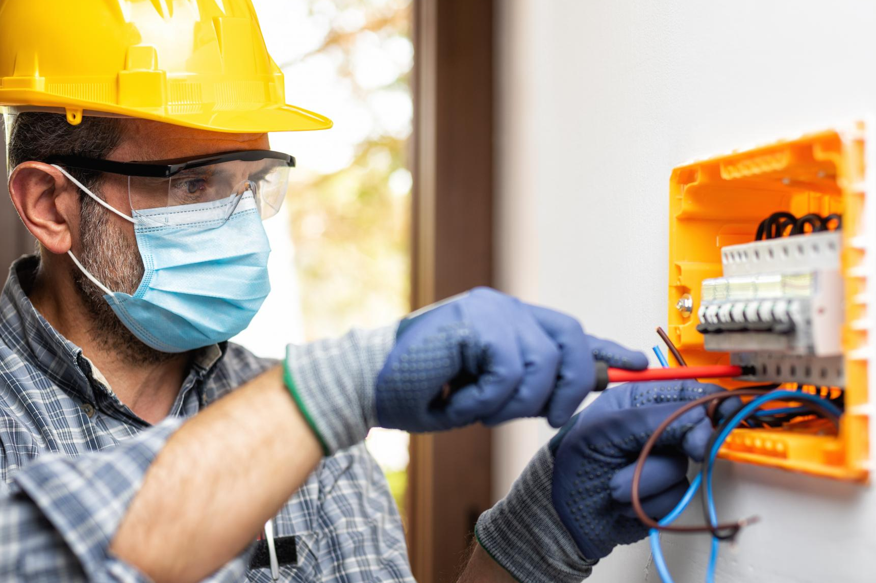 Encontrar electricistas en Zaragoza ahora es más sencillo con Trabajo Autónomos