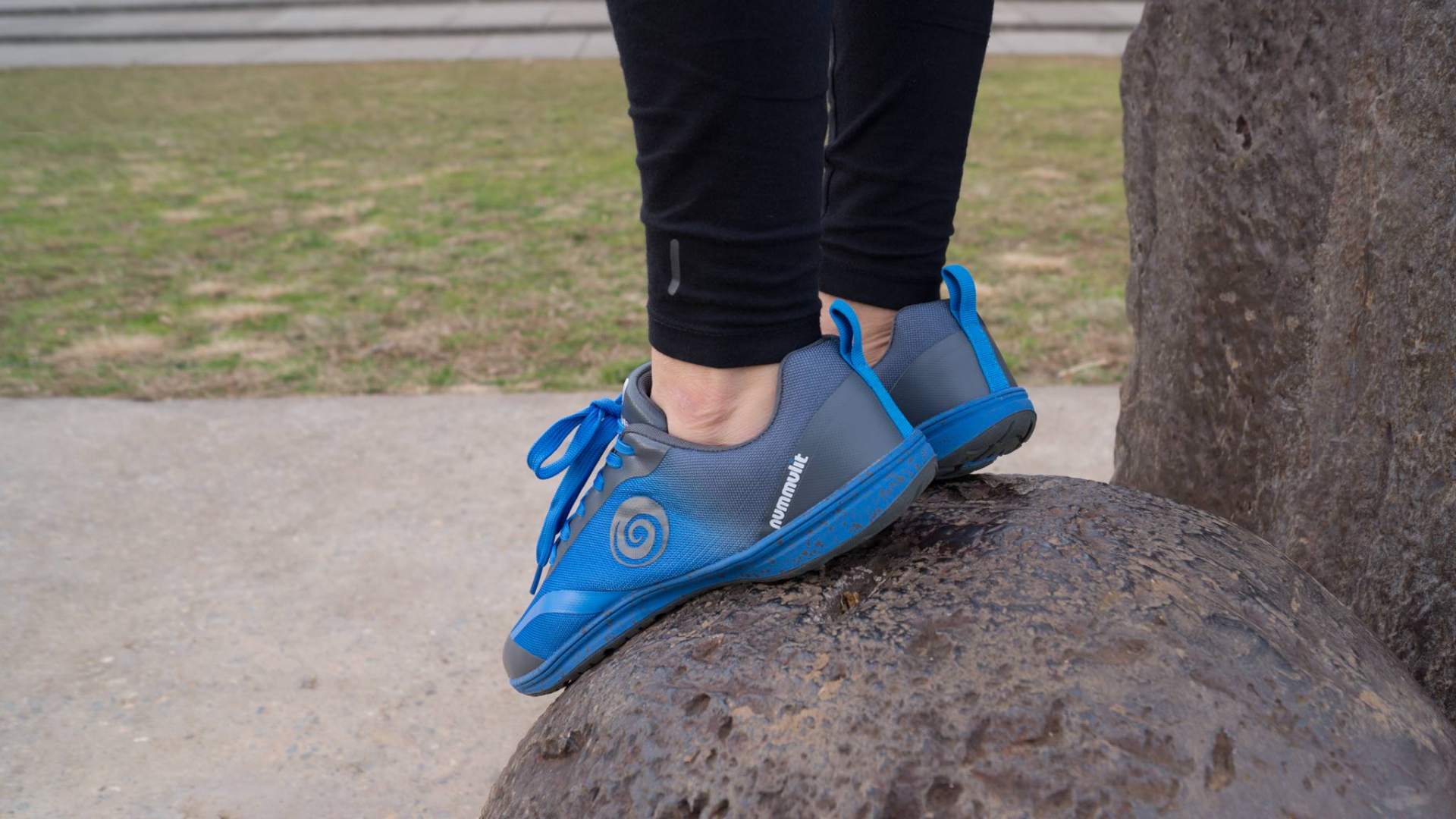 La compañía Nummulit comercializa zapatillas minimalistas