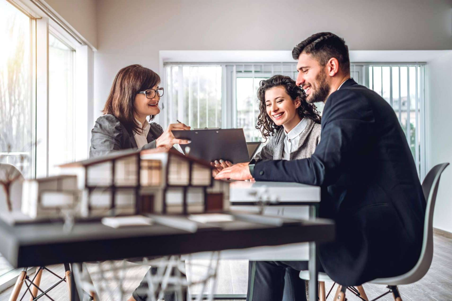 ¿Qué función desarrolla un bróker hipotecario? Por RN Tu Solución Hipotecaria