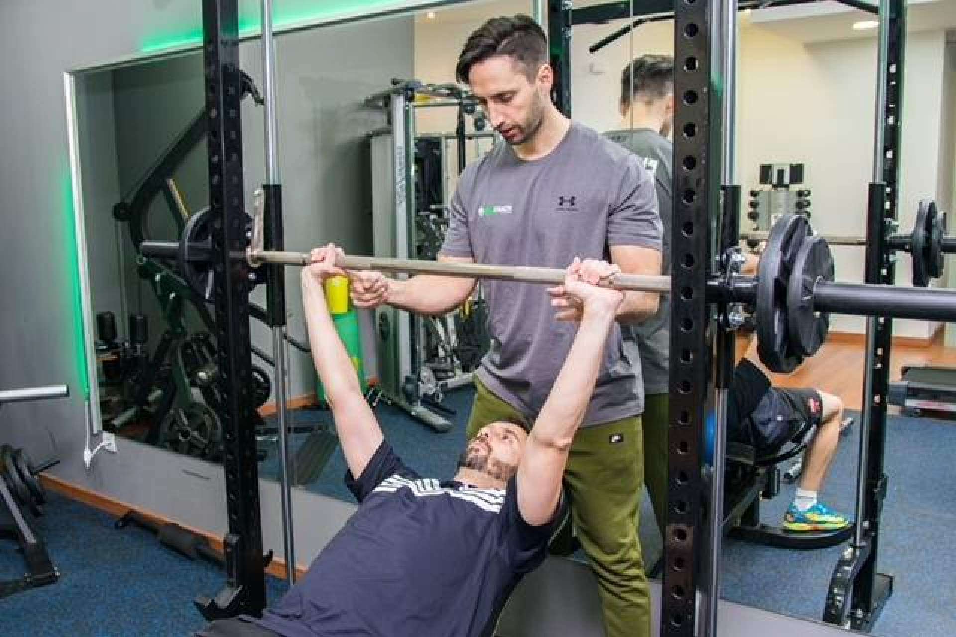 Todo lo que hay que saber sobre el entrenamiento funcional, según el centro de entrenamiento físico Rencoach