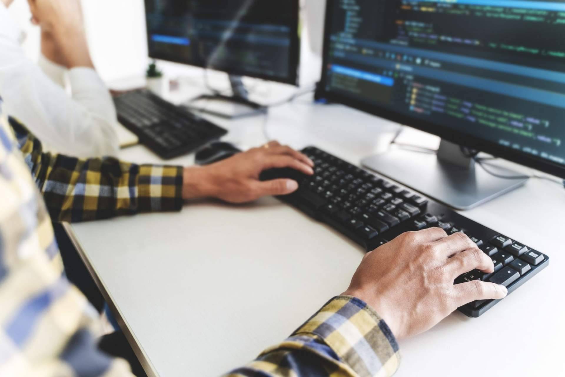 Naxer ofrece el máster en Full Stack Developer, una de las profesiones con más futuro