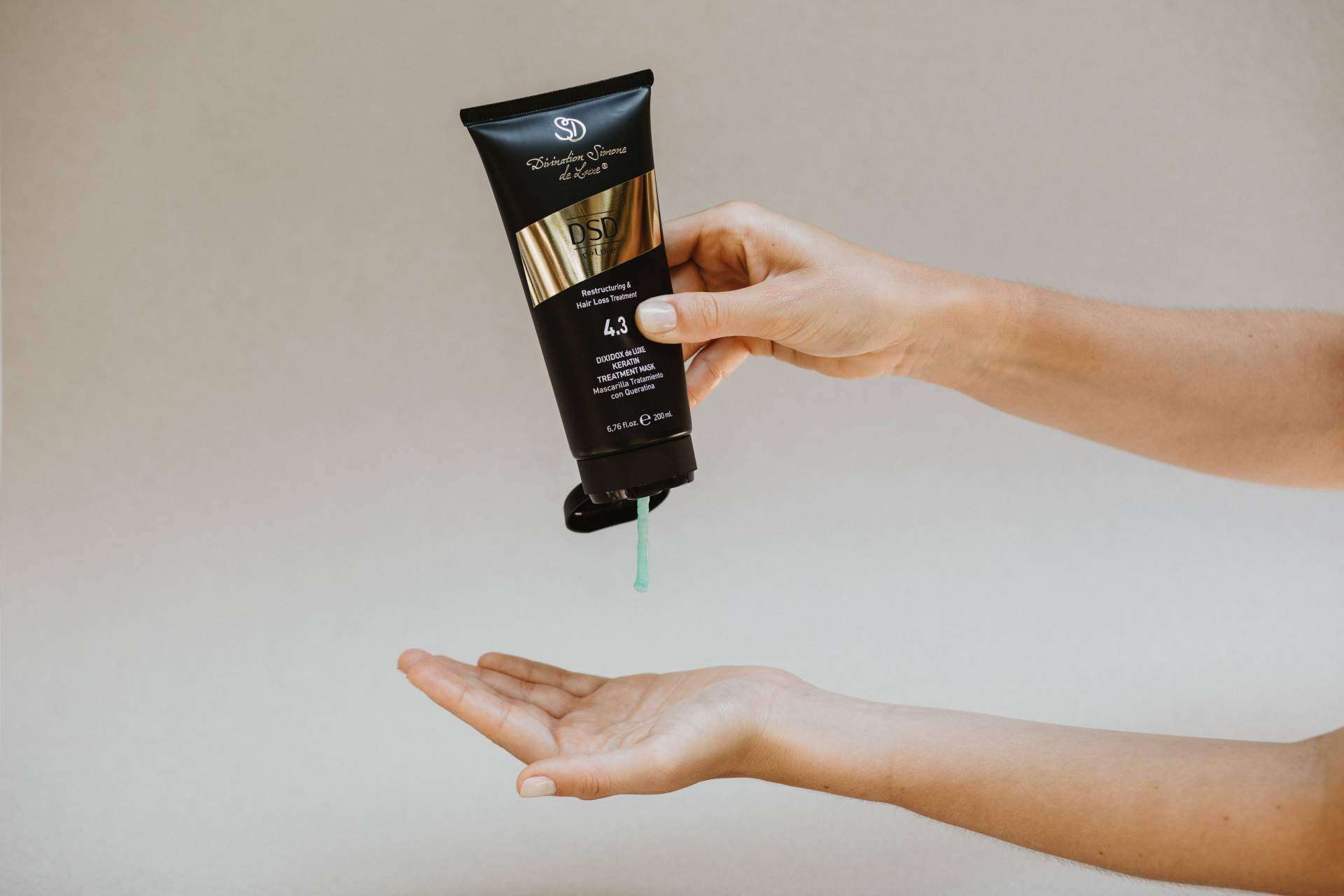 Reparar el cabello y cuero cabelludo con los productos de DSD de Luxe