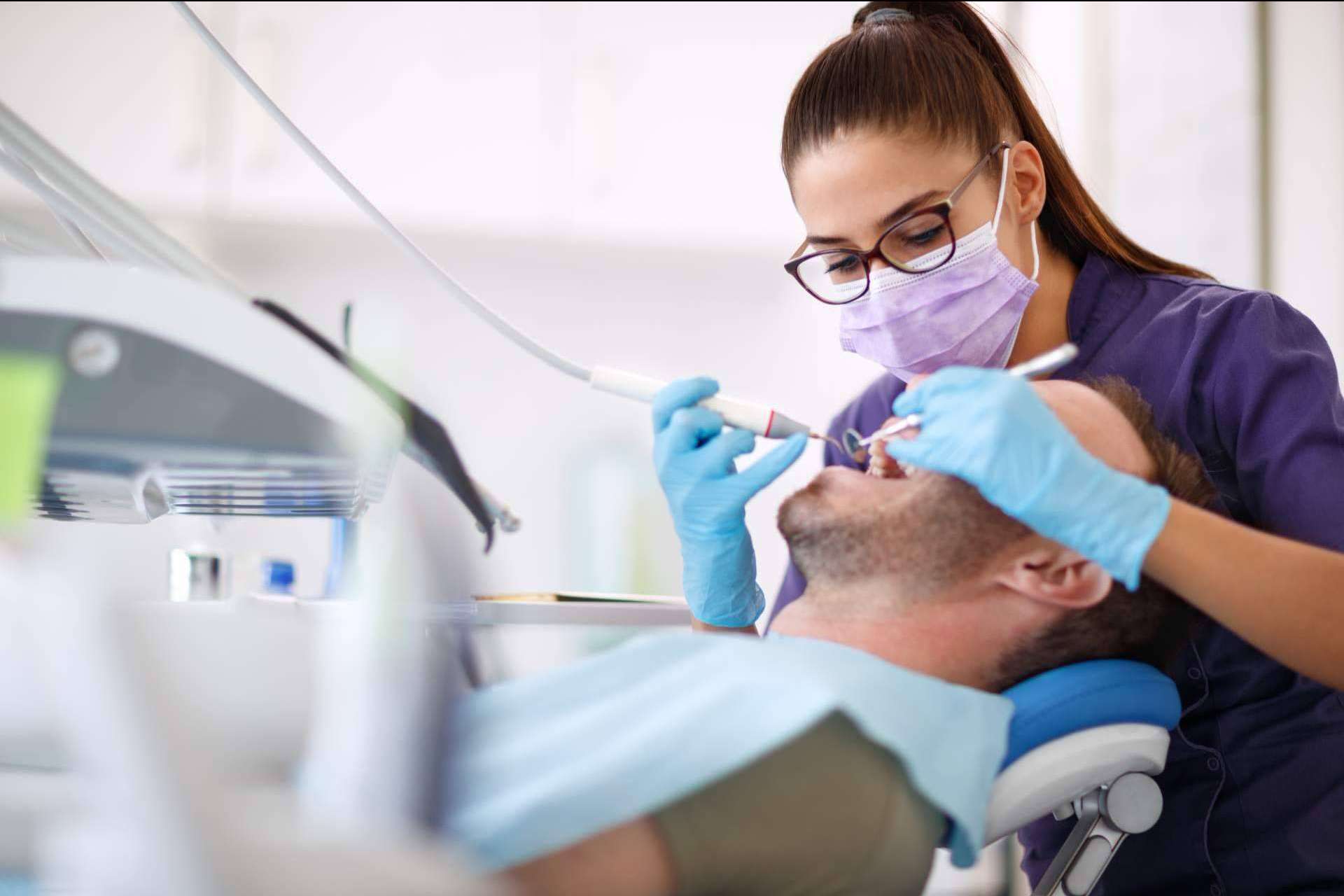 Salud integral con Clínica Dental Heins: odontología integral e implantes dentales