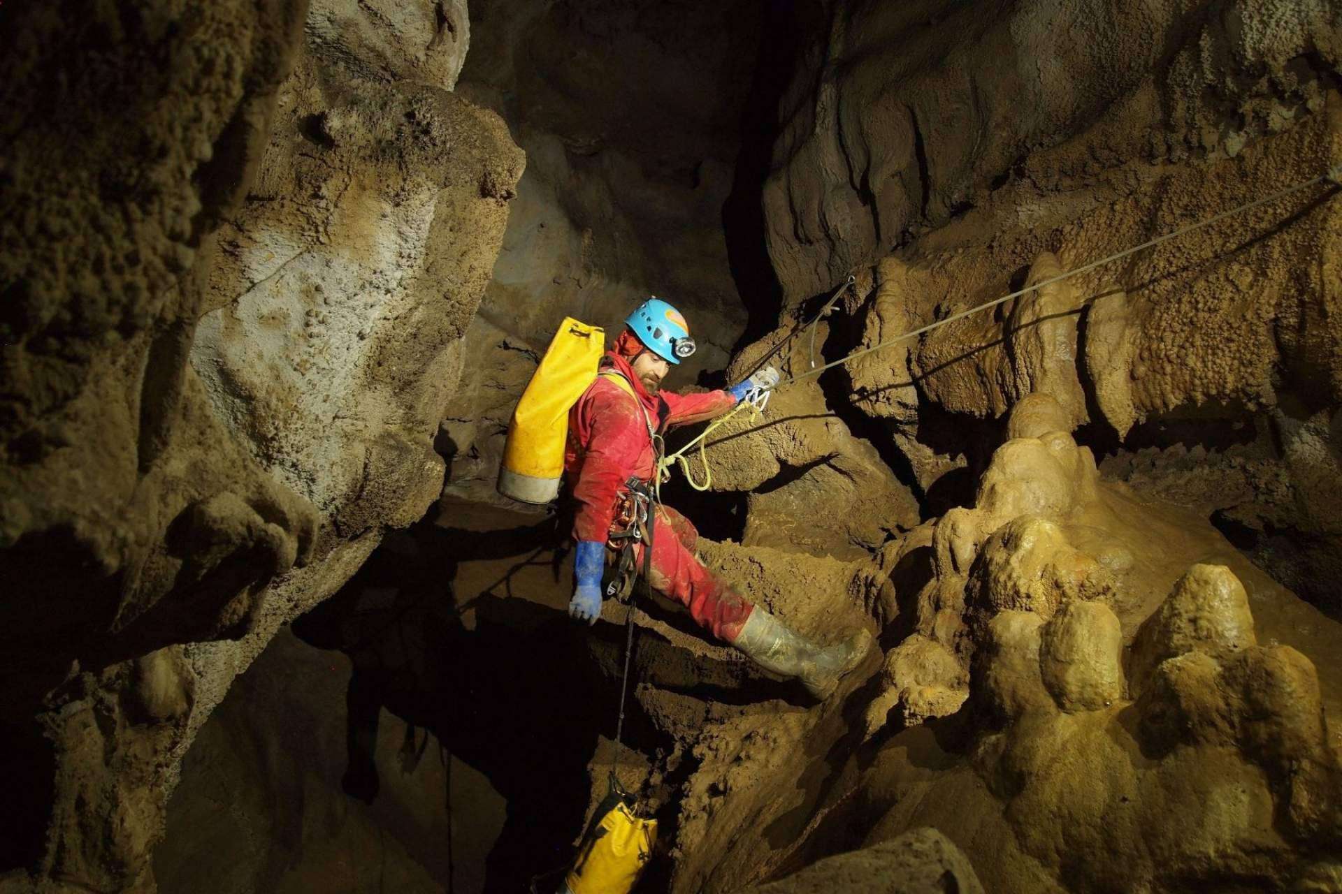 Vertical Challenge sabe como vivir la esencia de la aventura con la espeleología
