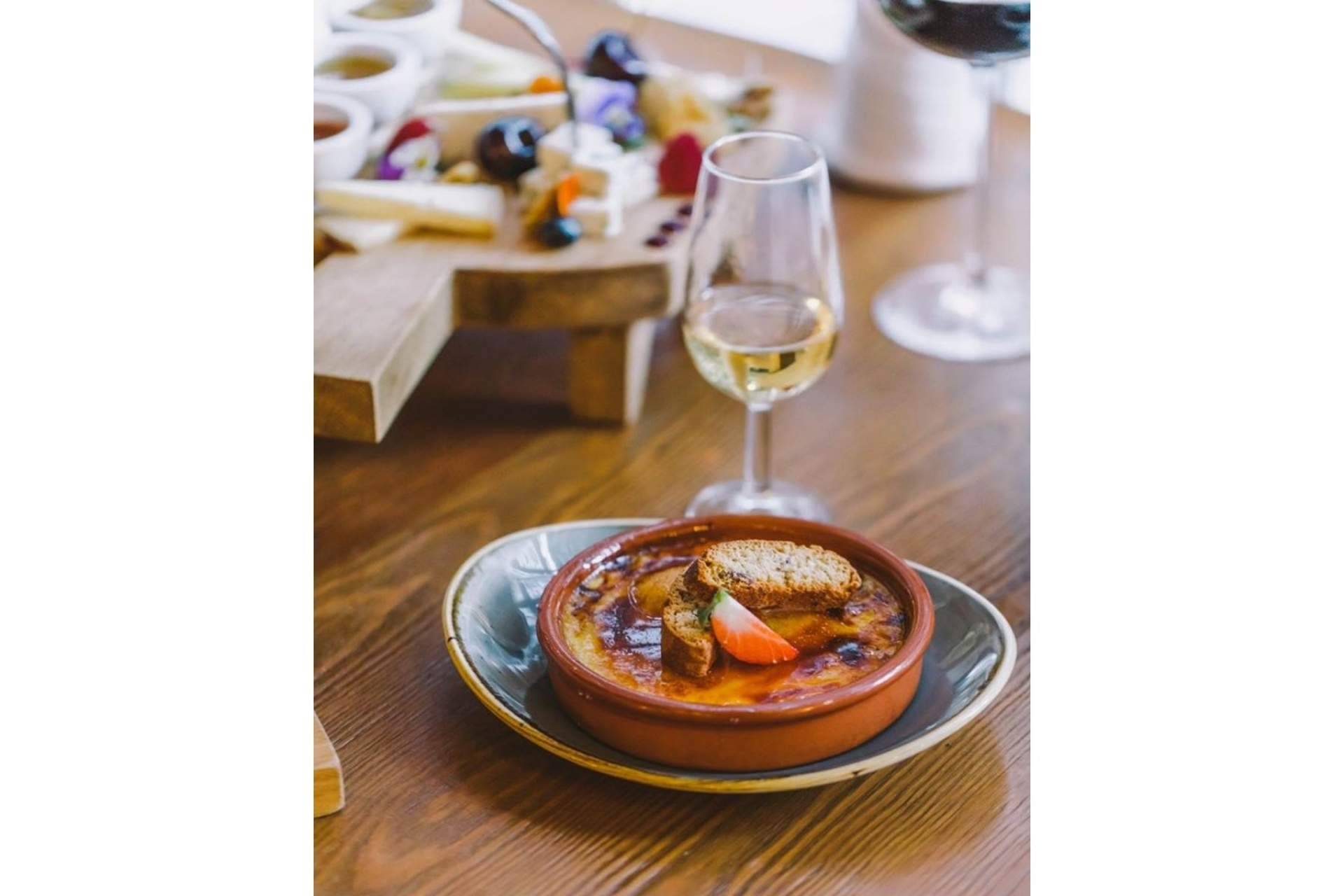 ¿Cuál es el mejor lugar para disfrutar de una velada especial degustando un menú romántico? Vic Brasería