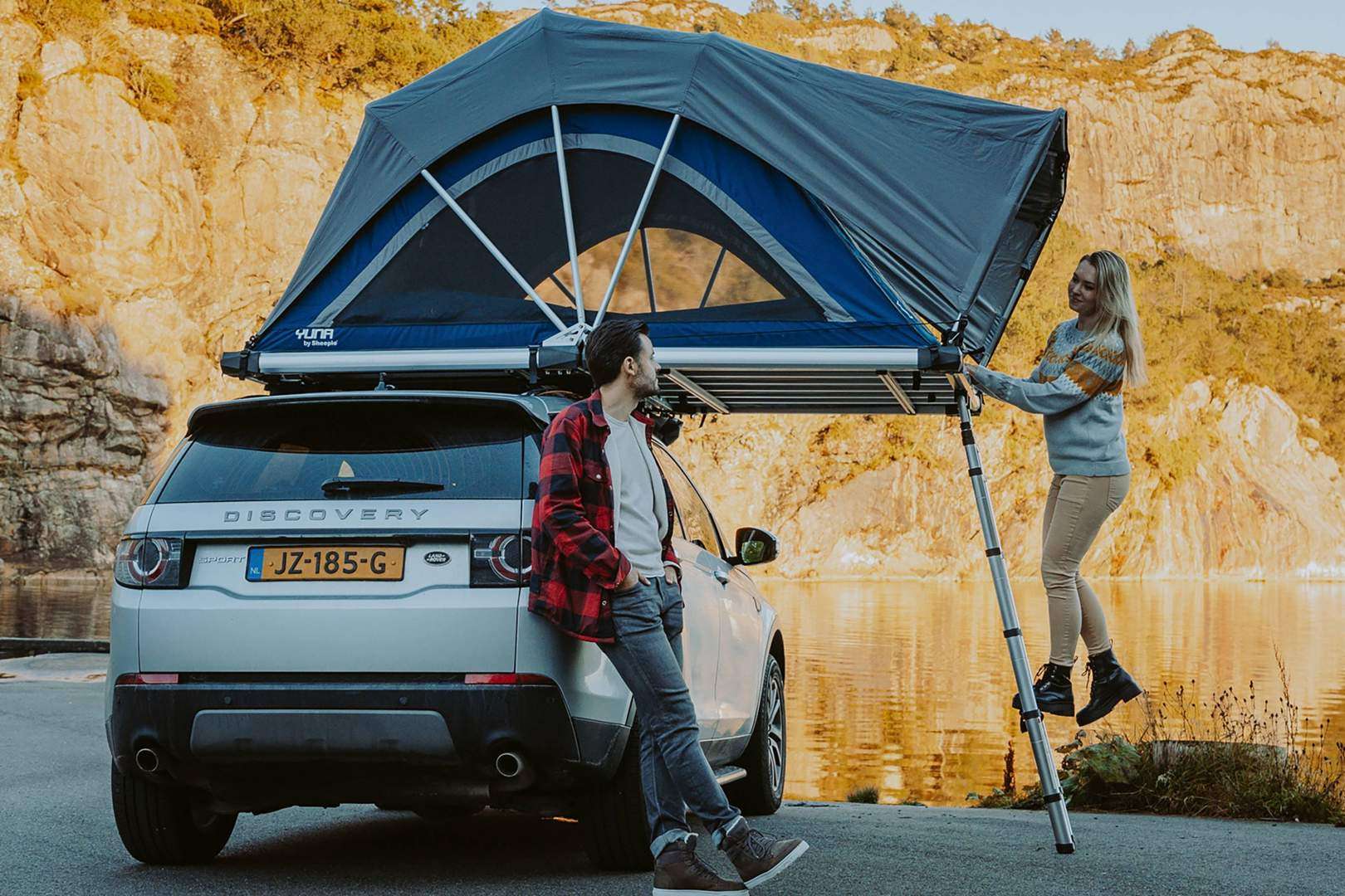 Foxcamper ofrece todo tipo de accesorios para tiendas de techo con el objetivo de tener una escapada a la naturaleza más cómoda
