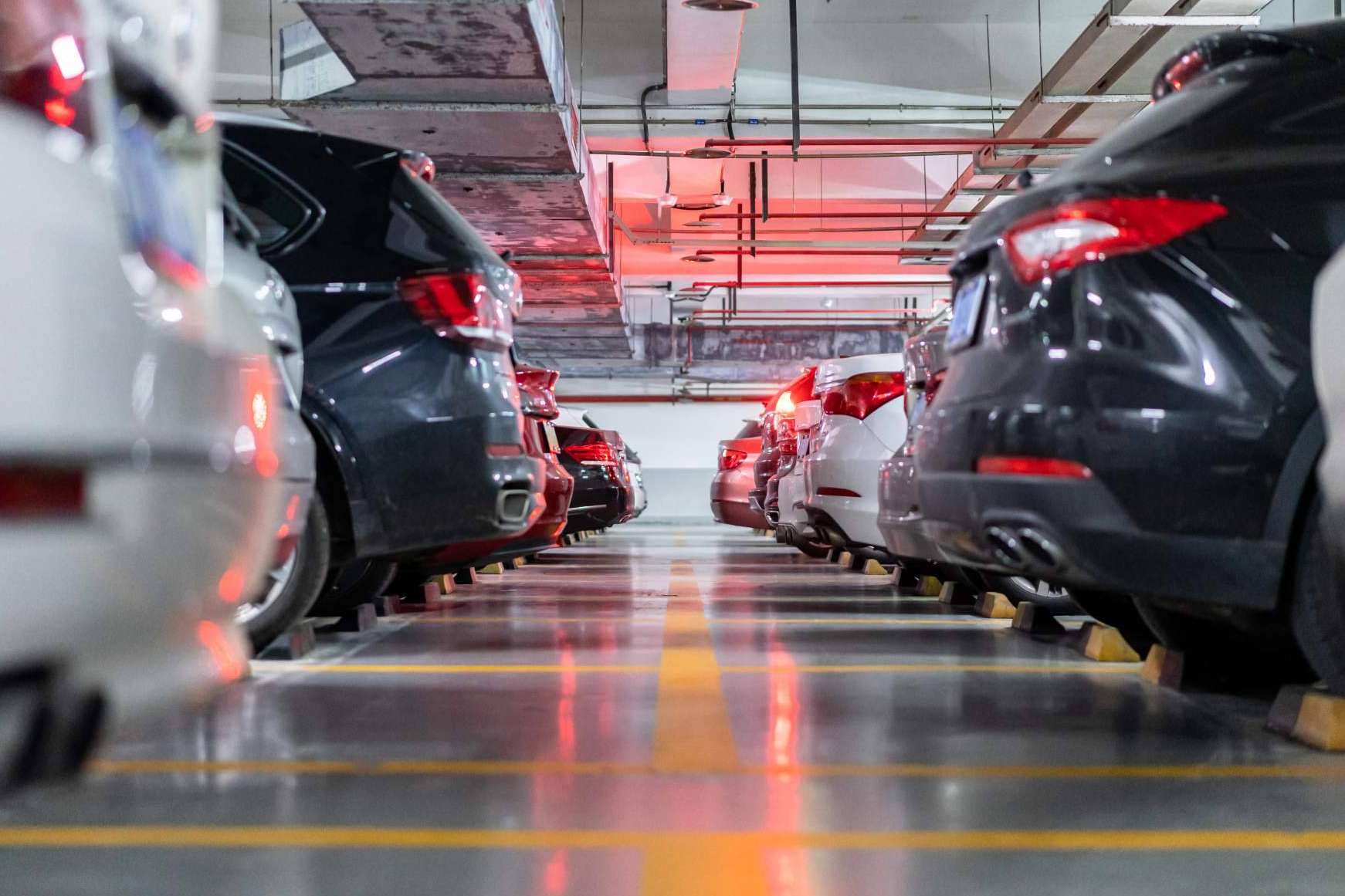 Parkimeter en Barcelona: una de las mejores alternativas a la zona azul o verde que permite encontrar parking seguro y económico