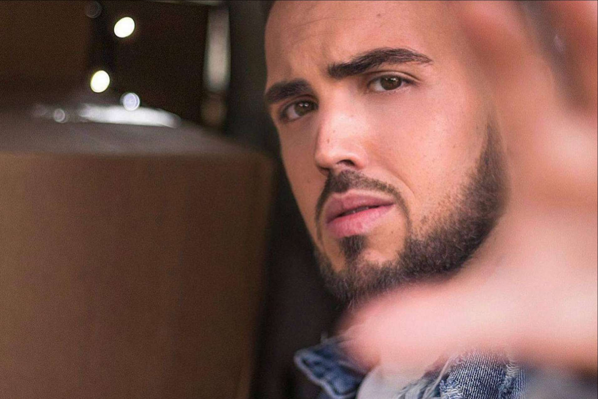 La estrella en ascenso en España, Fran Calero, sorprende a su público con nuevas producciones