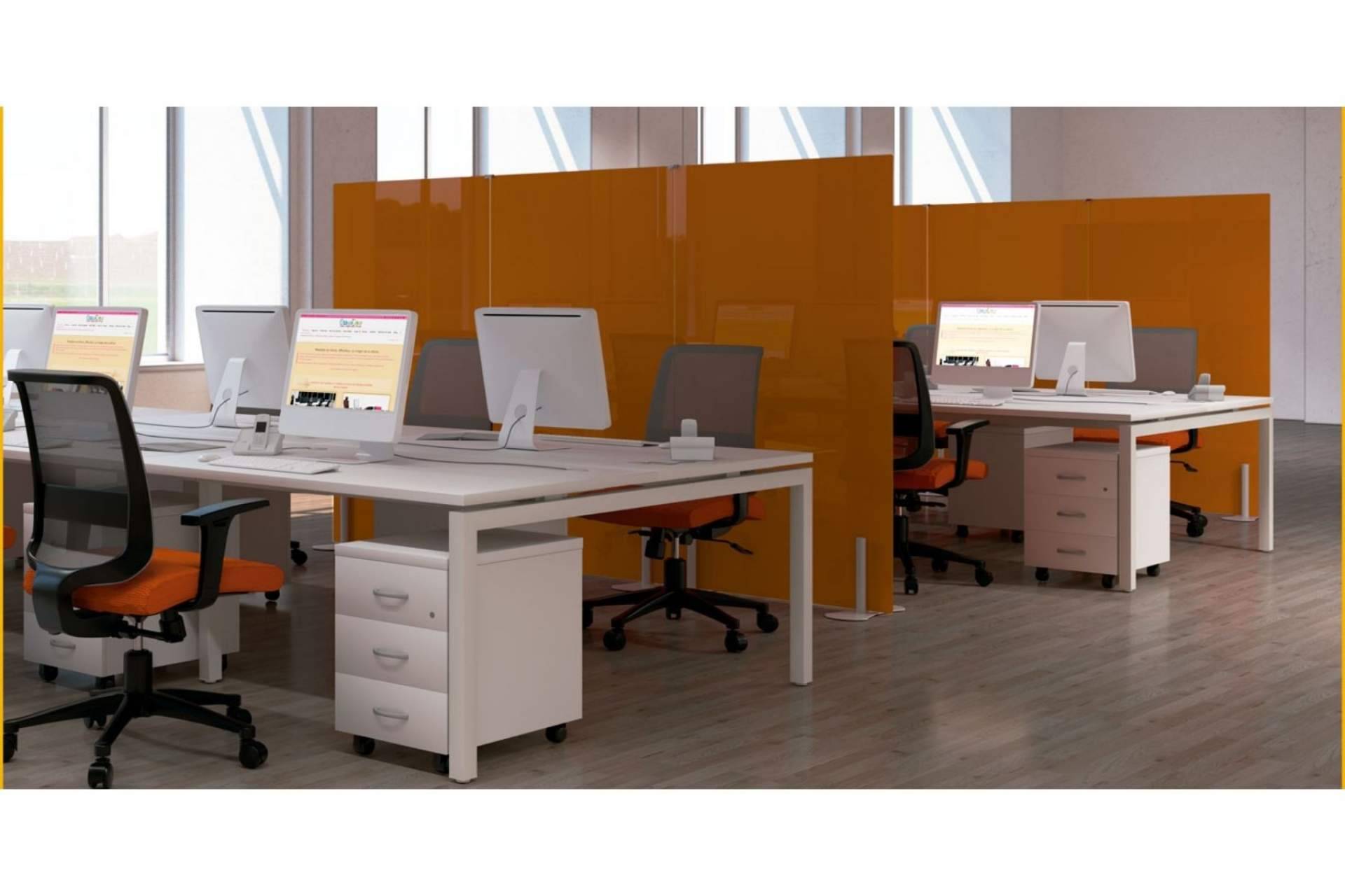 Los biombos de cristal de Officedeco aseguran una vuelta a la oficina segura y con estilo