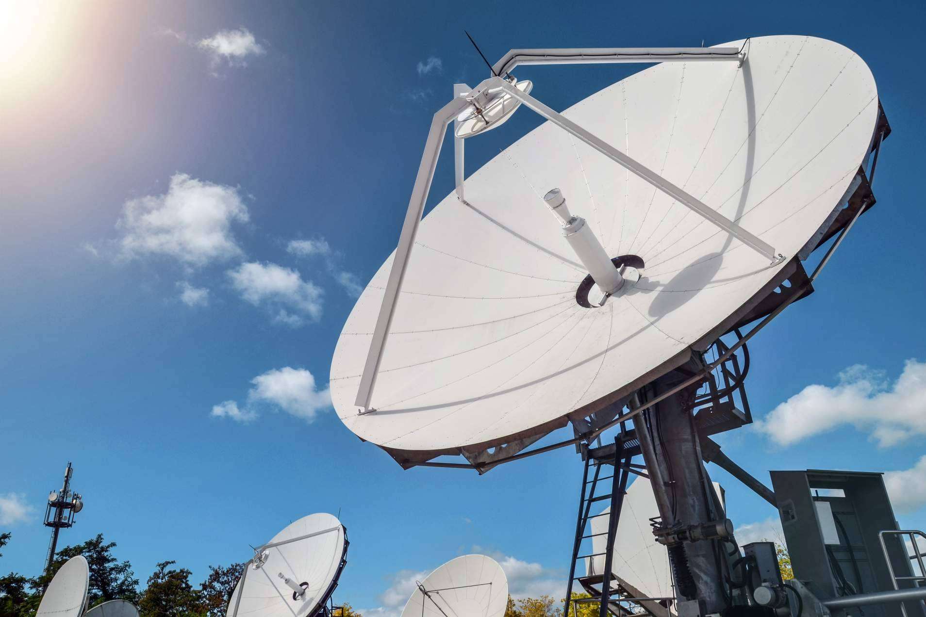 Antenistas Valencia: ¿Por qué contratar un antenista o instalador de antenas parabólicas profesional?