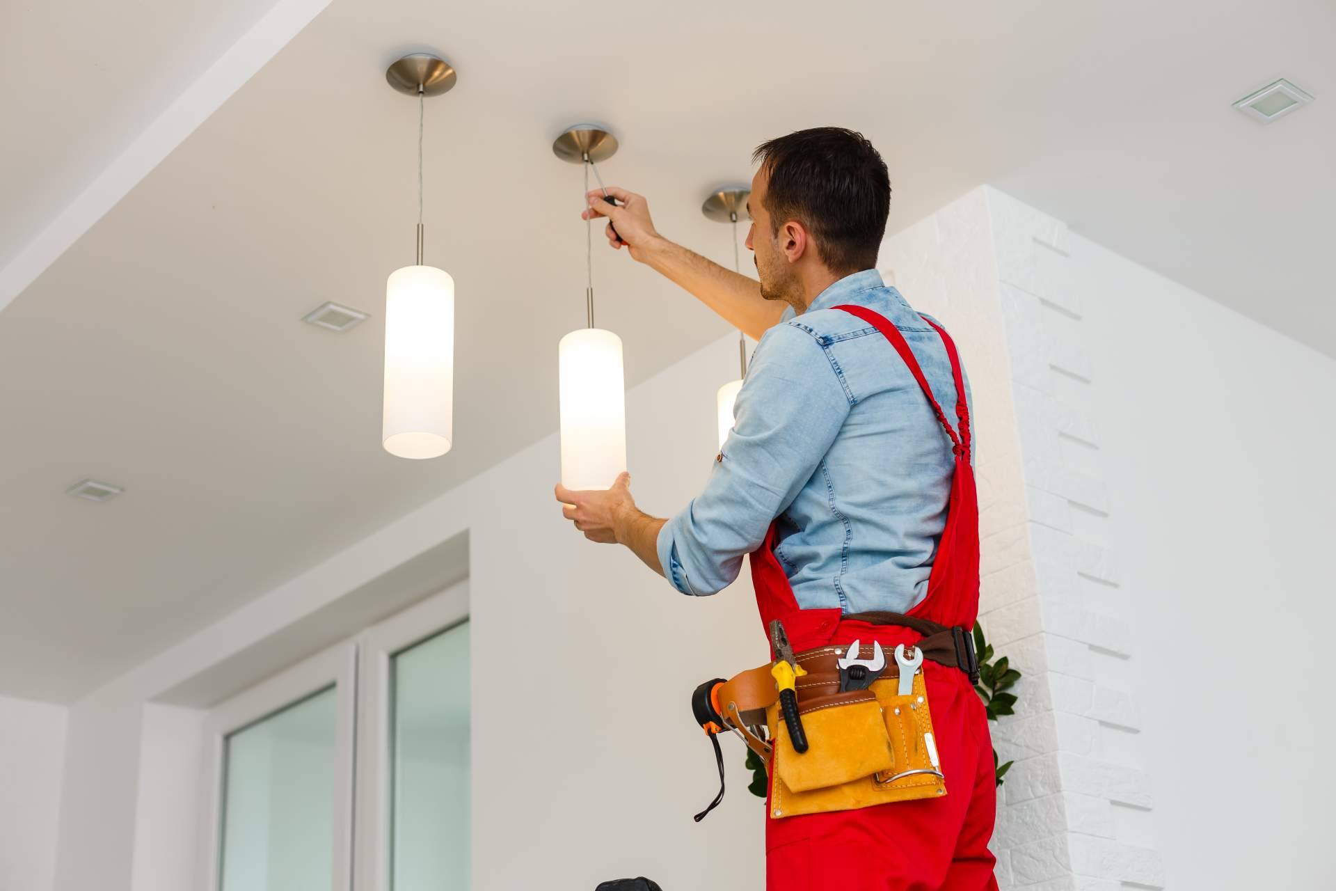 ¿Qué consejos hay que seguir antes de elegir un electricista en Madrid?: Luzmart