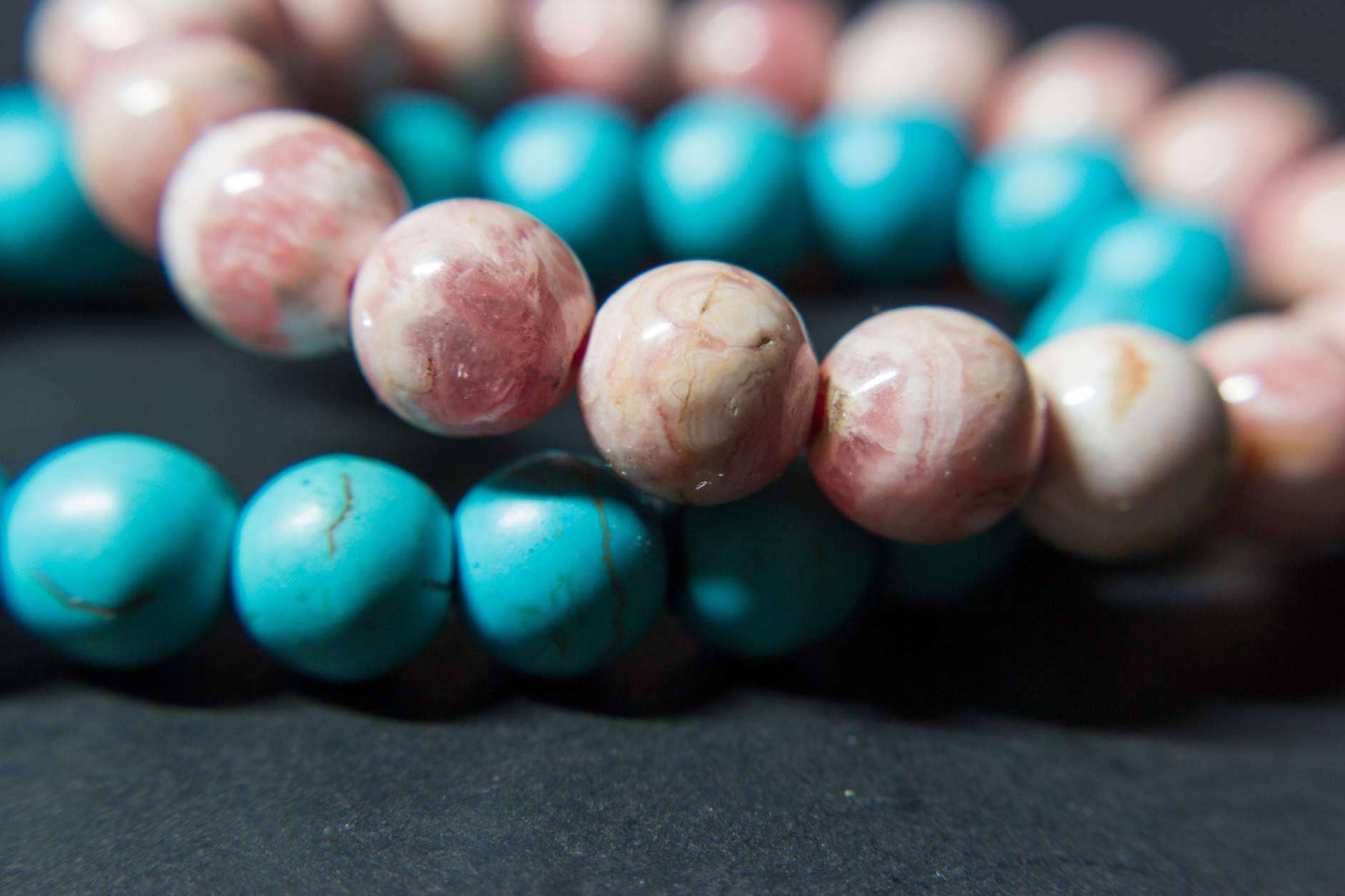 Los beneficios de las pulseras de minerales de Tierra de Gemas