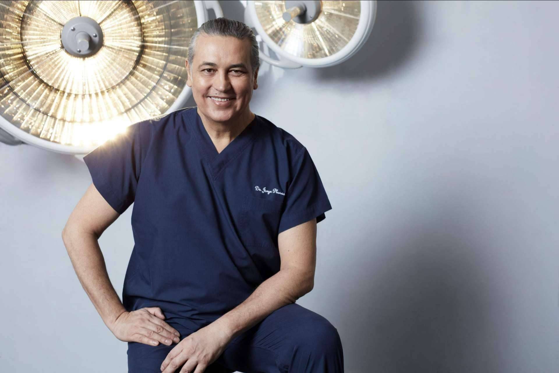 Aumento de mamas de la mano del Dr. Jorge Planas, uno de los grandes nombres de la cirugía plástica en toda España