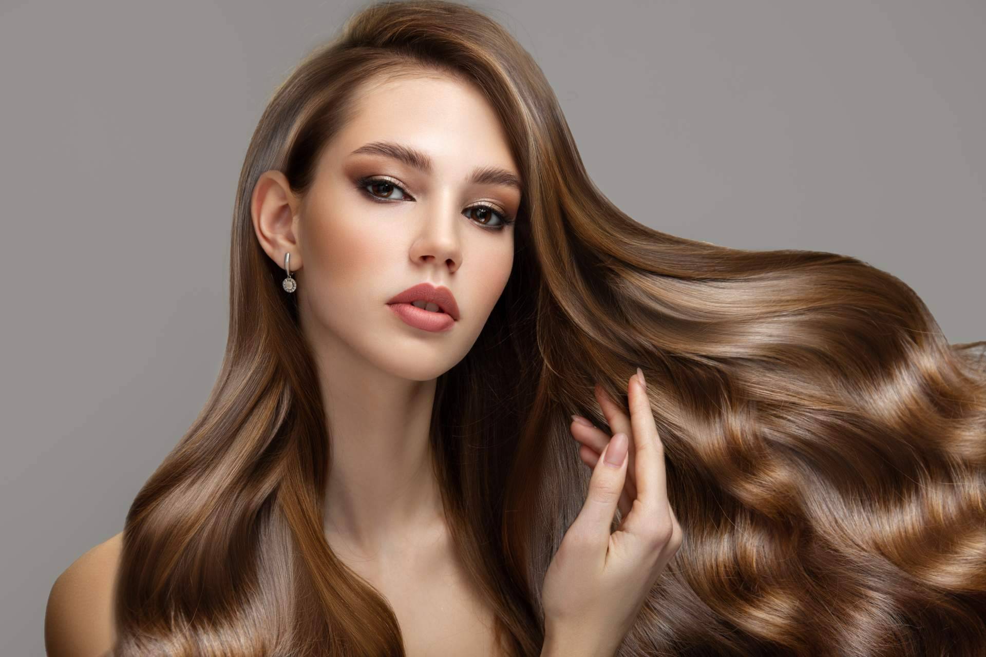 Soluciones para el cabello quebradizo y encrespado con los tratamientos de CharoConector Healthy Style