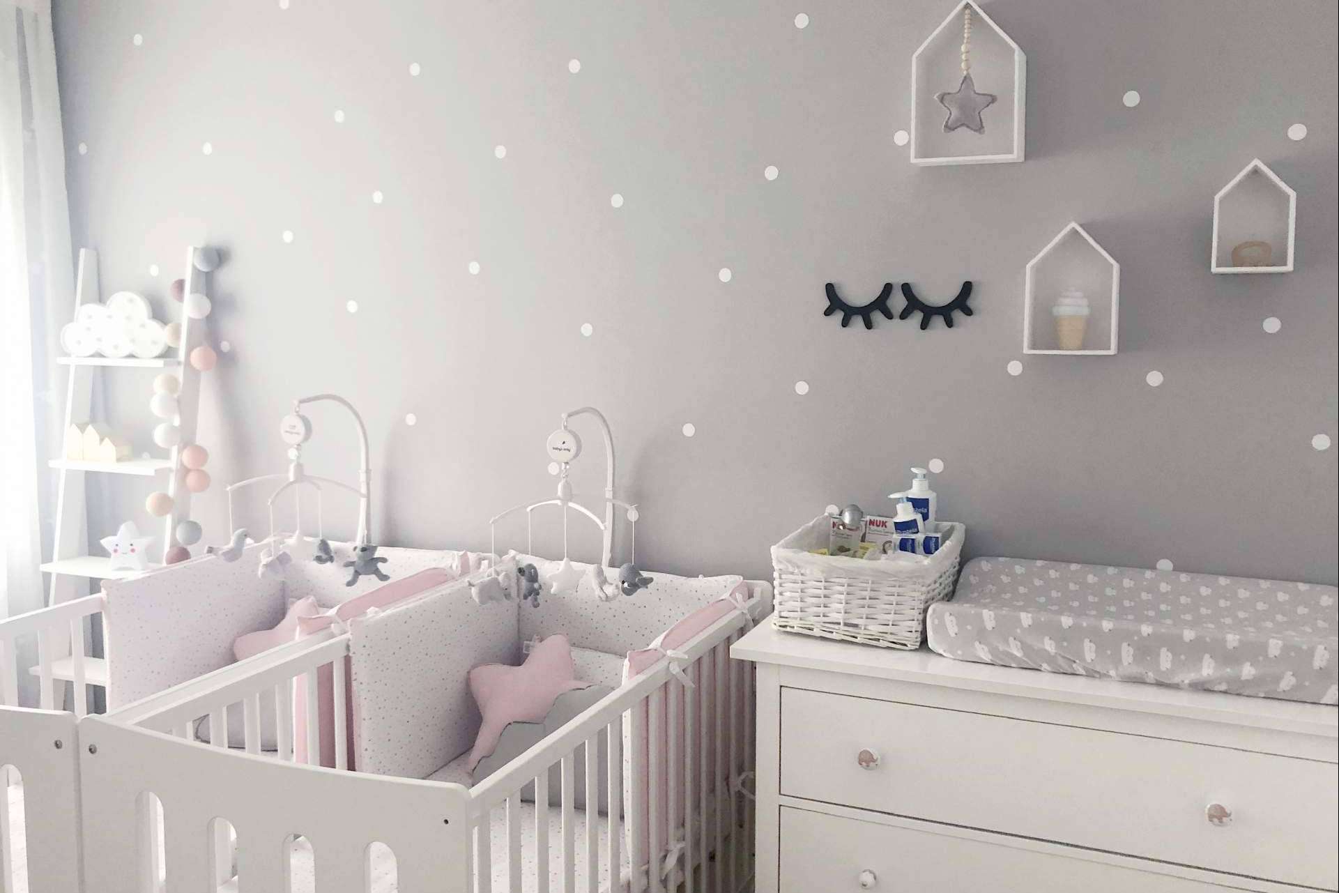 Comprar vinilos infantiles de bebé para decorar la habitación en la tienda Nicolasito