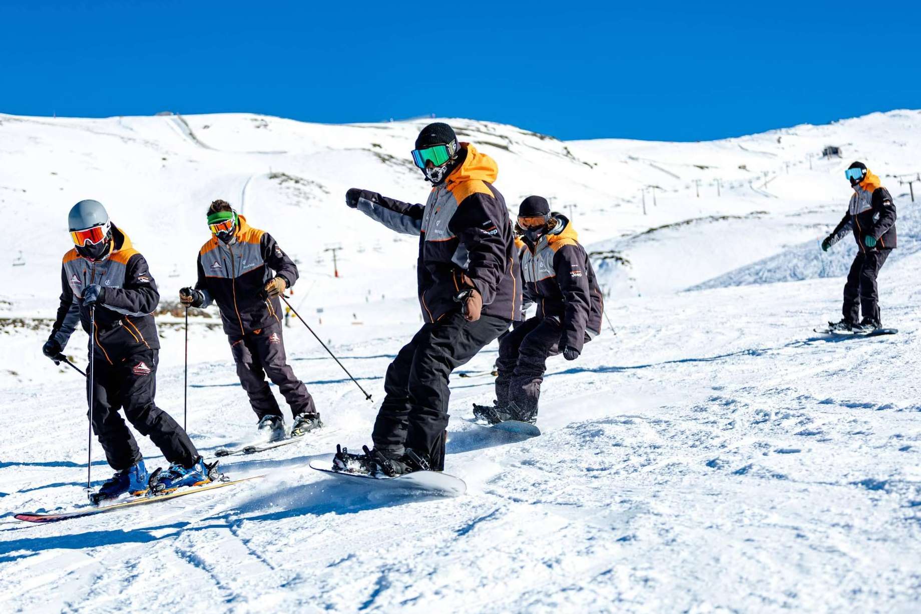 Snowmotion ofrece clases de esquí y snowboard en Sierra Nevada