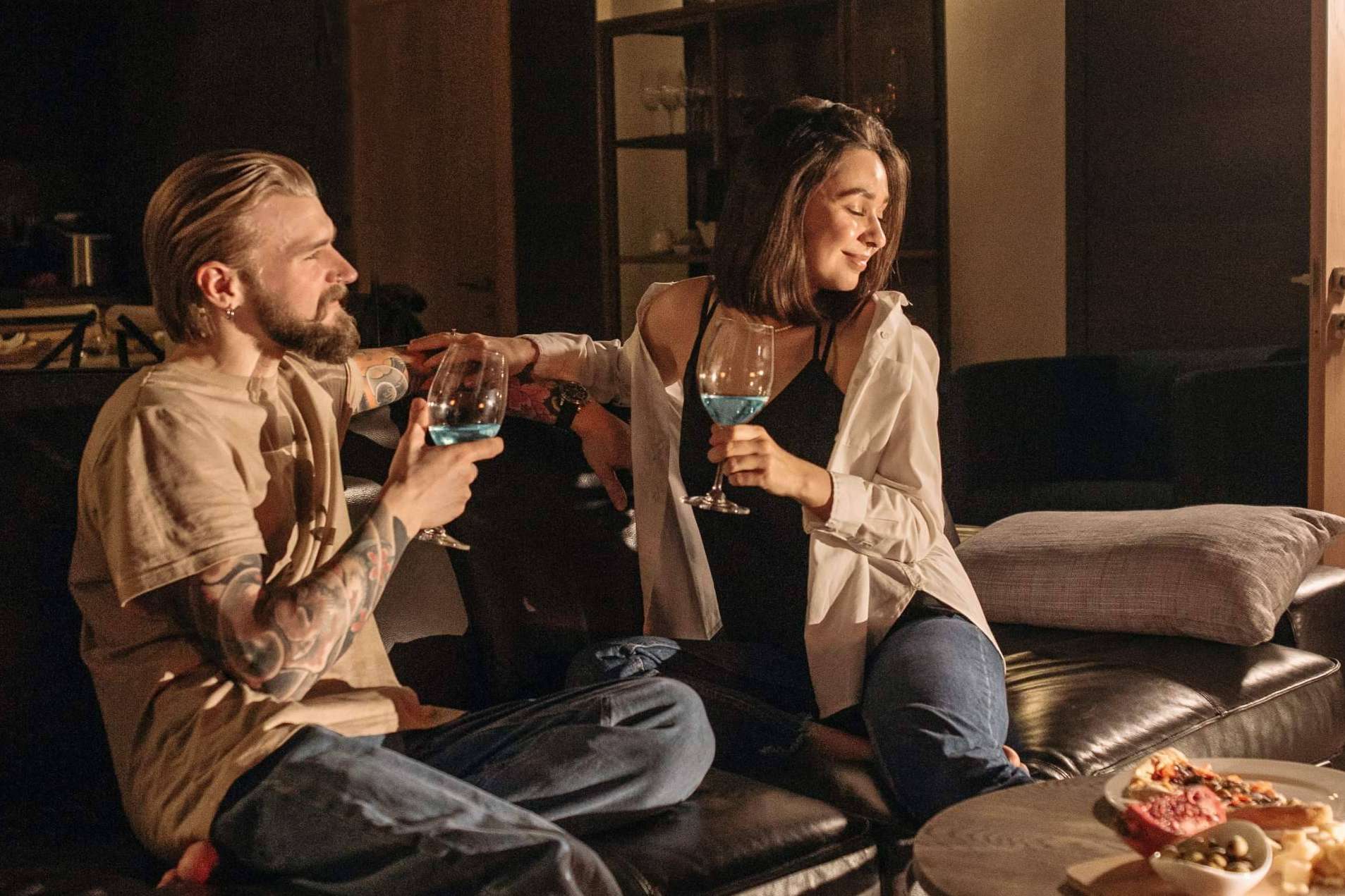 La tienda online Mesa 16 pone a disposición de sus clientes distintas variedades de vino azul