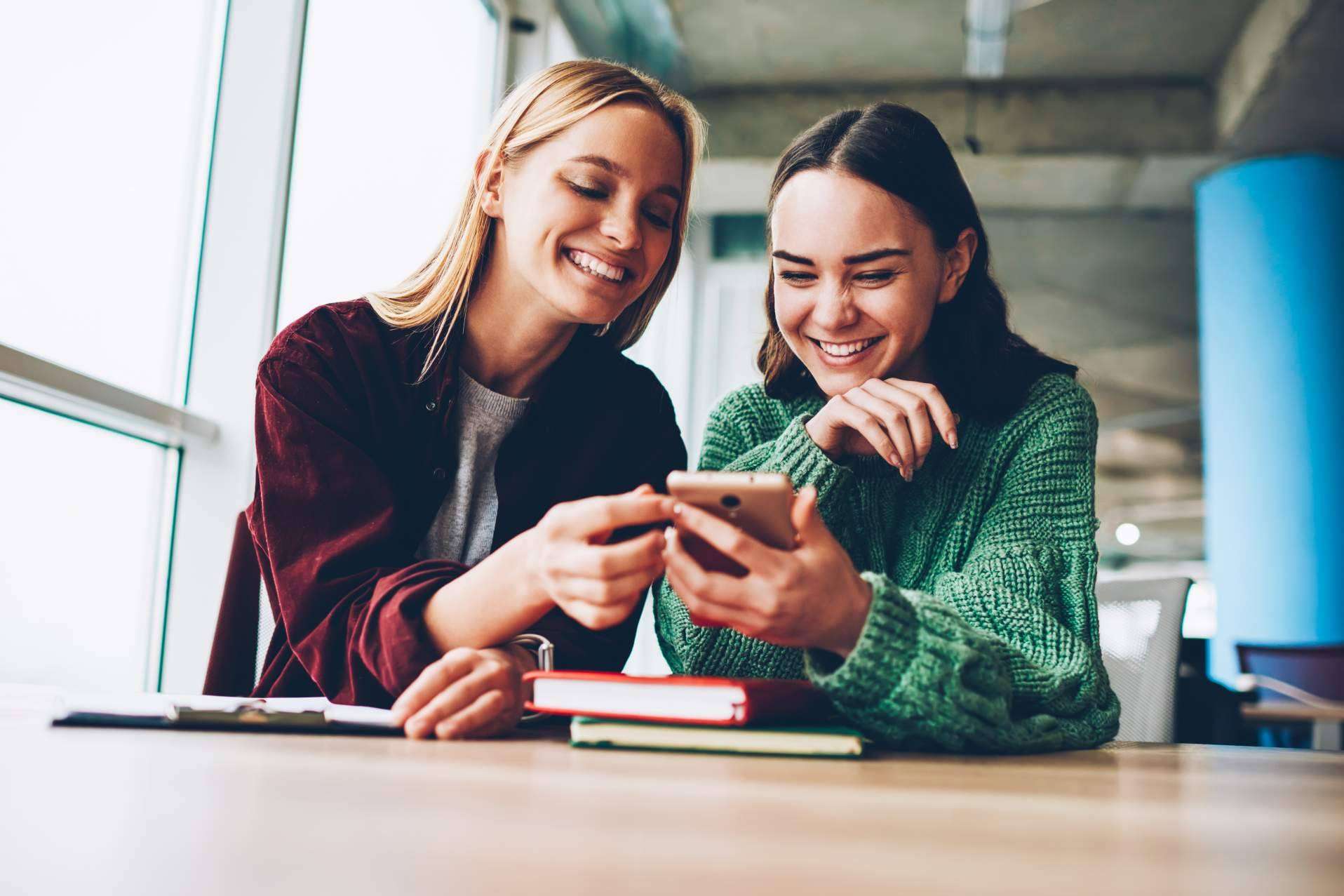 Gestión eficiente de redes sociales según el sector, por Sambito Digital