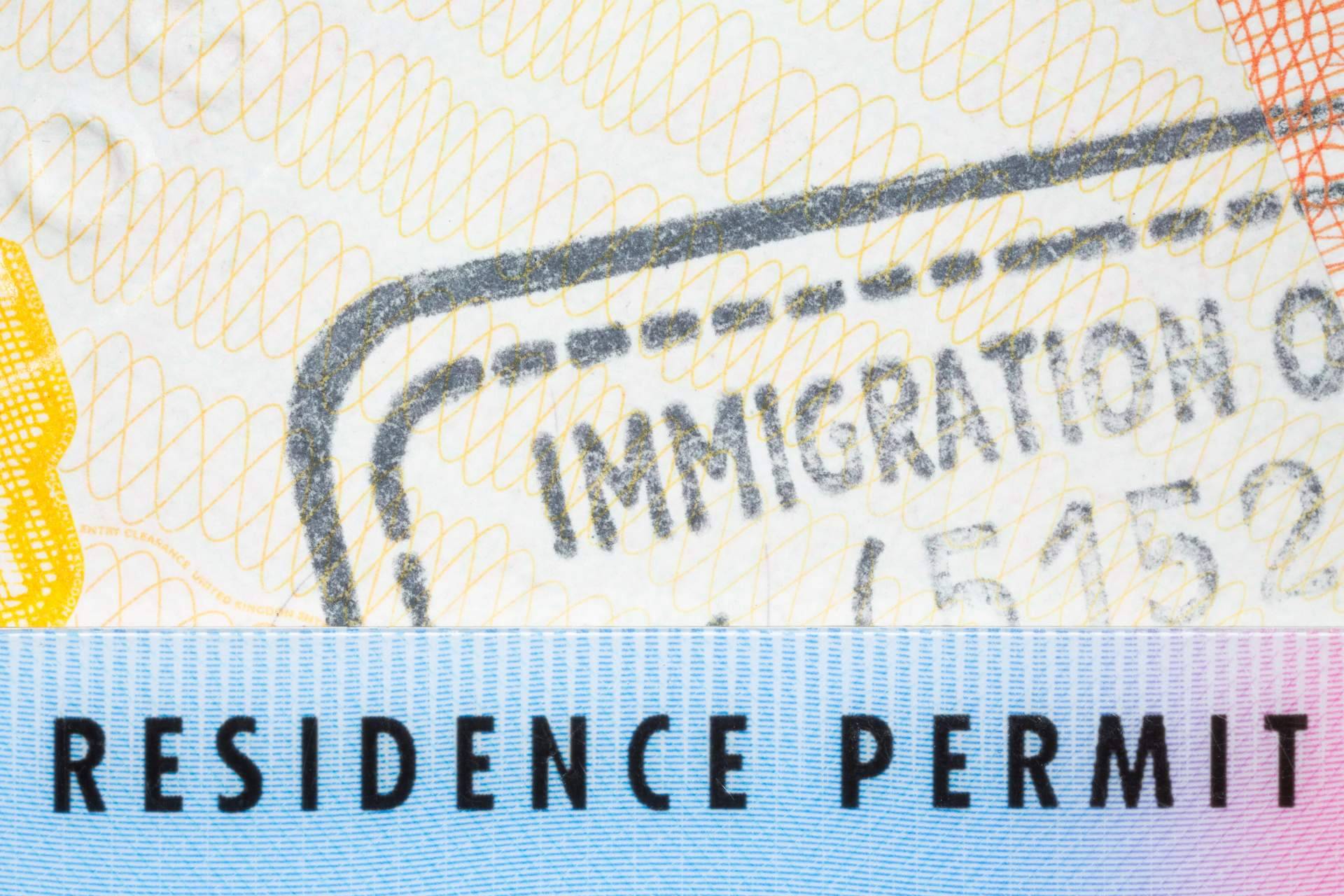 ¿Dónde encontrar un despacho de abogados especializados en renovación de residencia? Migrow