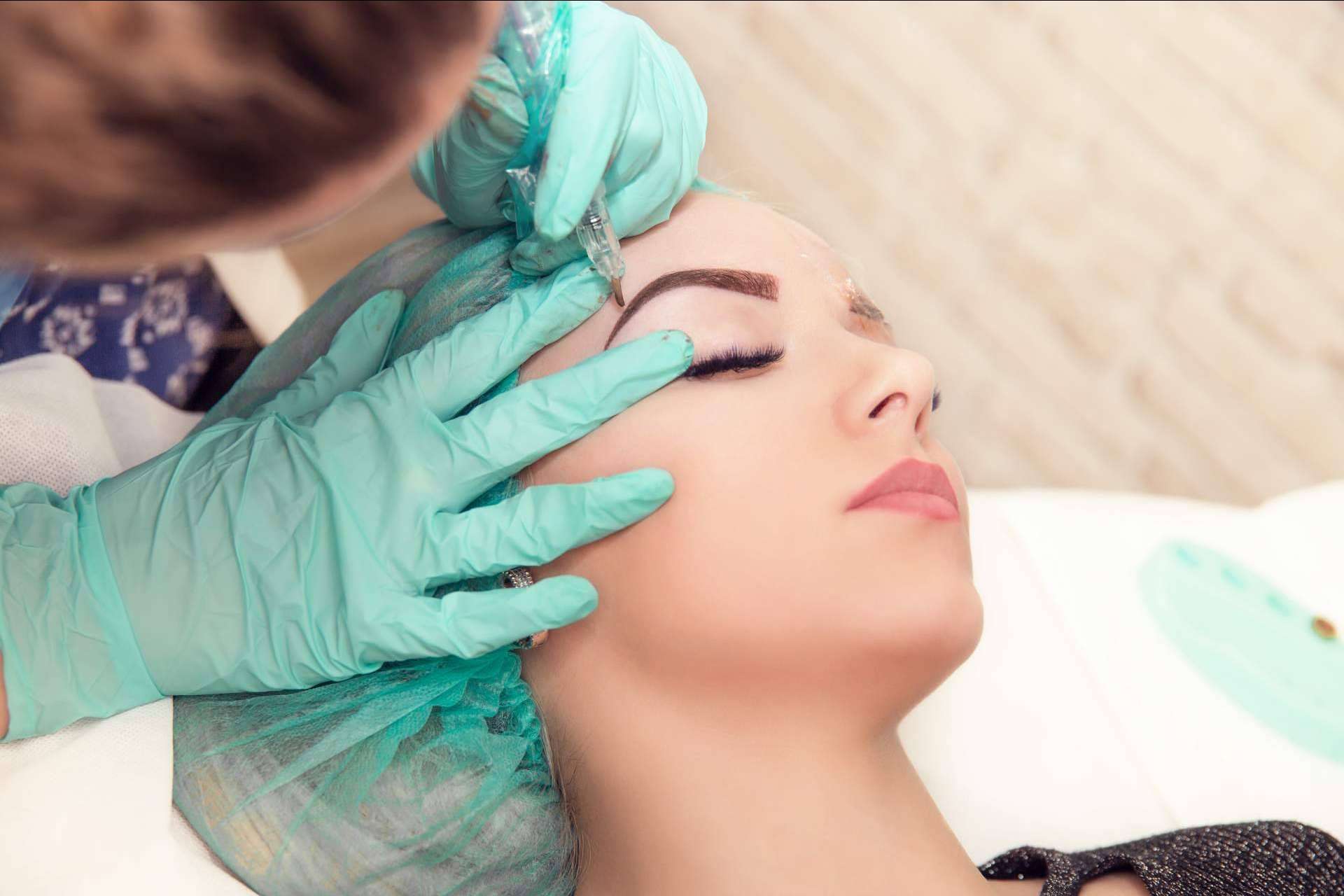 Dra. Lizeth Alba, experta en microblading en Valencia