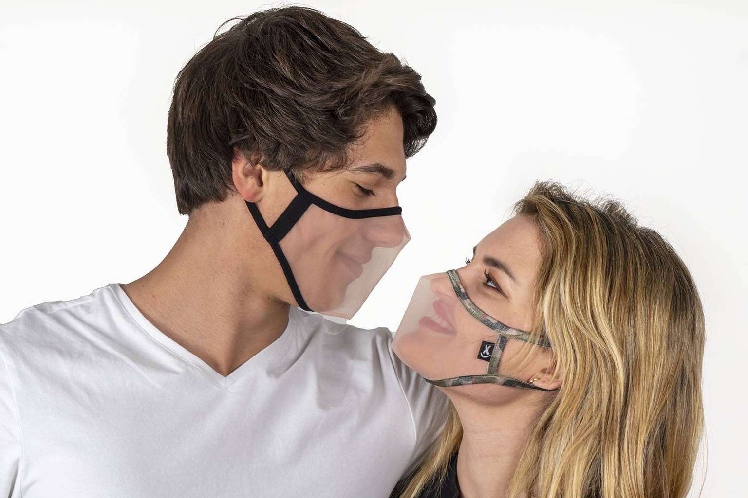 Las mascarillas transparentes de Xula ayudan en la comunicación con personas con minusvalía auditiva