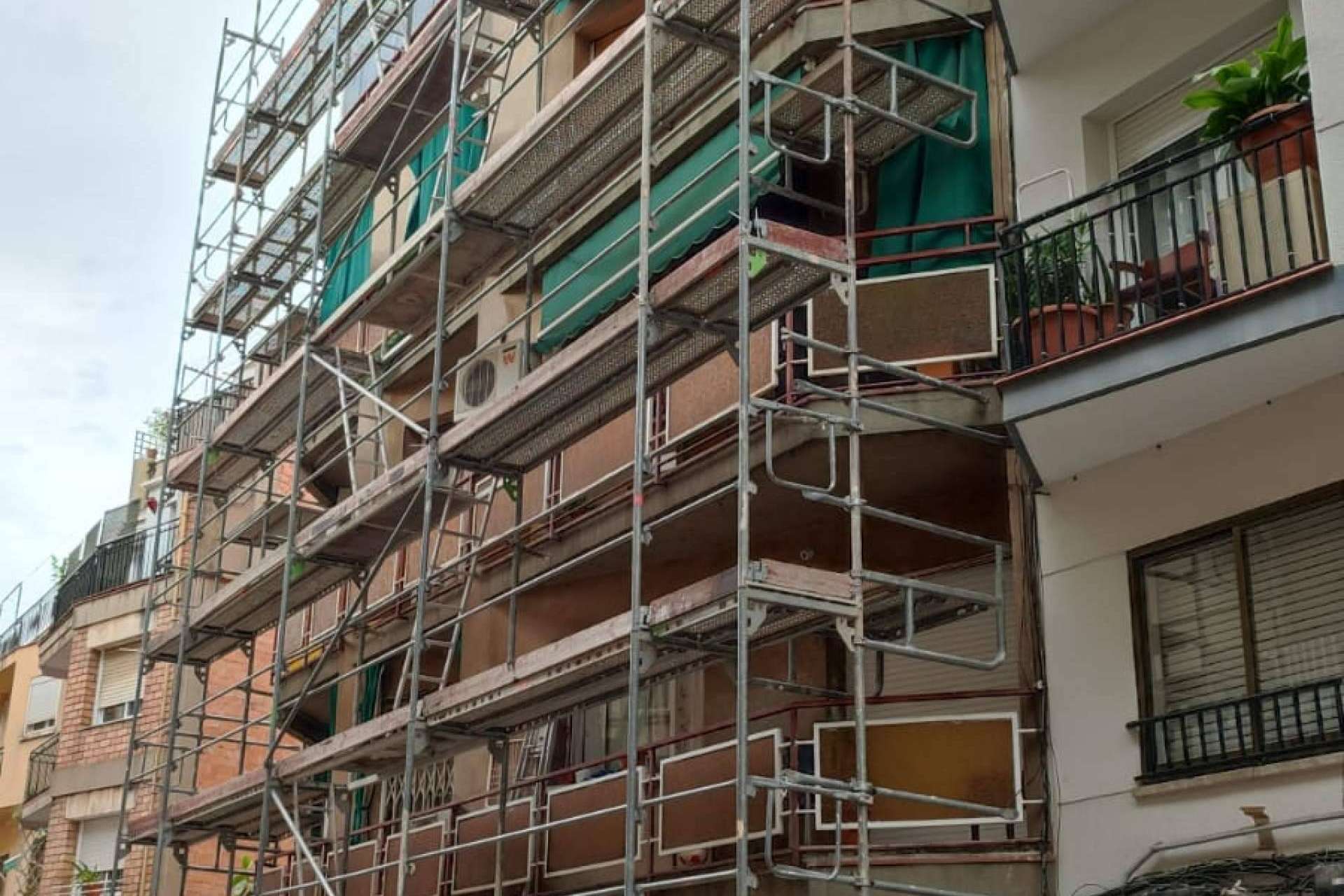 TusAndamiosBarcelona es una empresa especialista en alquiler de andamios para la construcción de obras