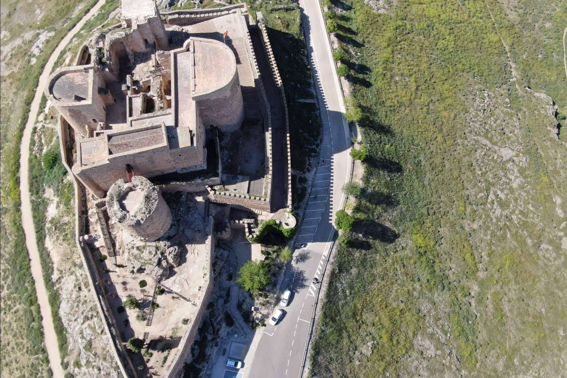 Según Aeroescuela Xtreme, la topografía o la producción audiovisual con dron son usos muy comunes de este sistema