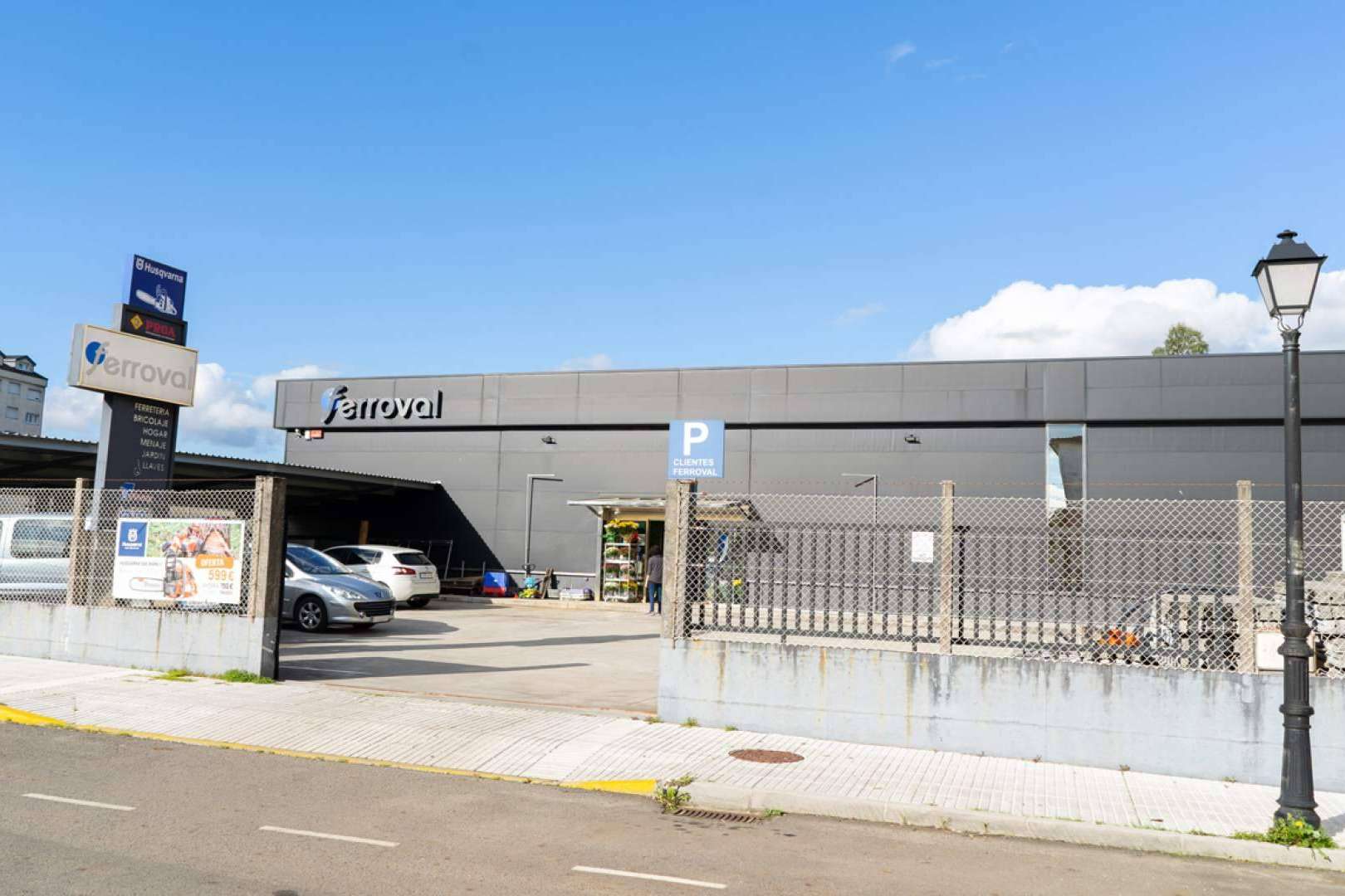 Las cajas seguridad y candados que ofrece Ferroval permiten mantener las pertenencias a salvo