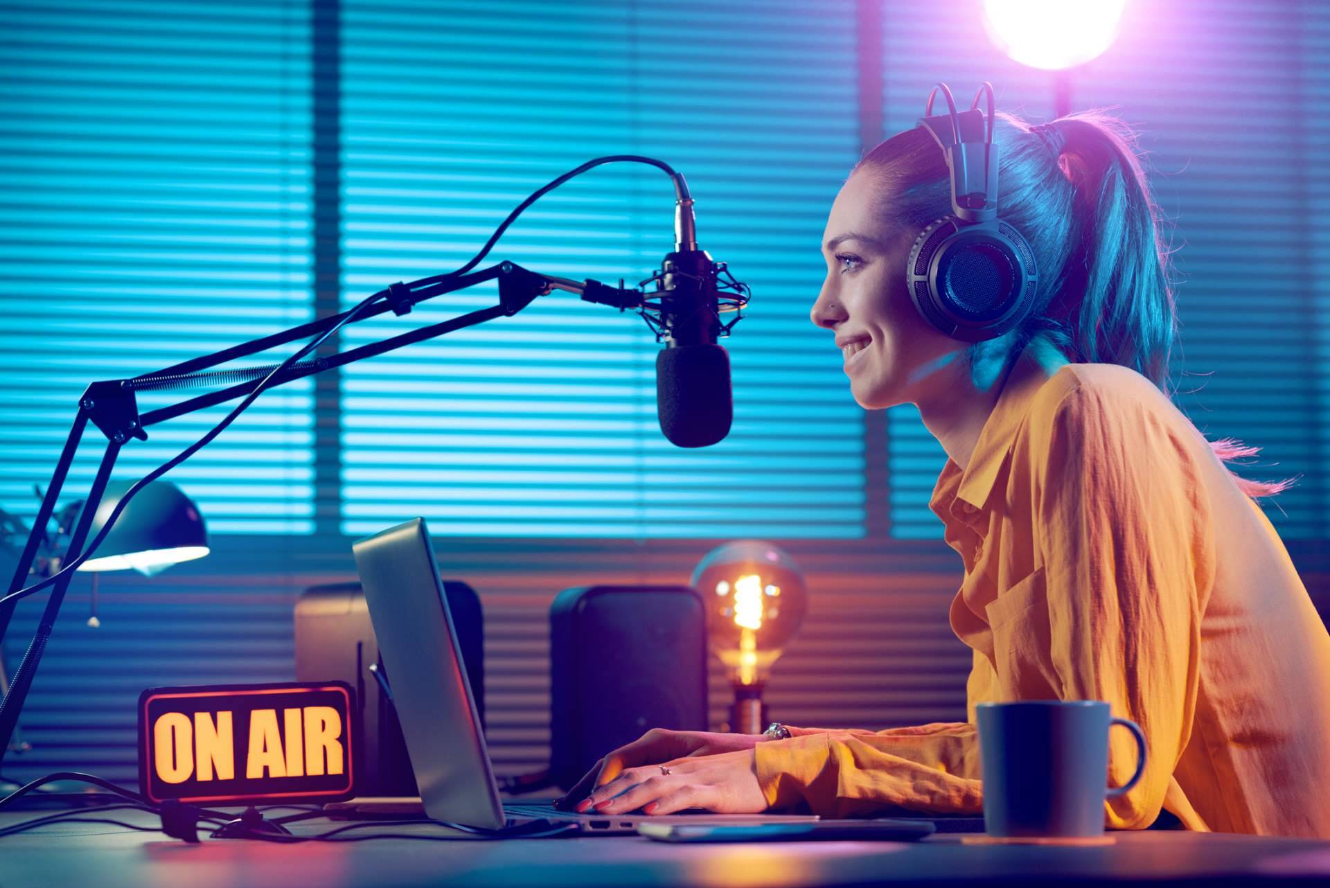 KISS FM, la perfecta combinación de música y noticias