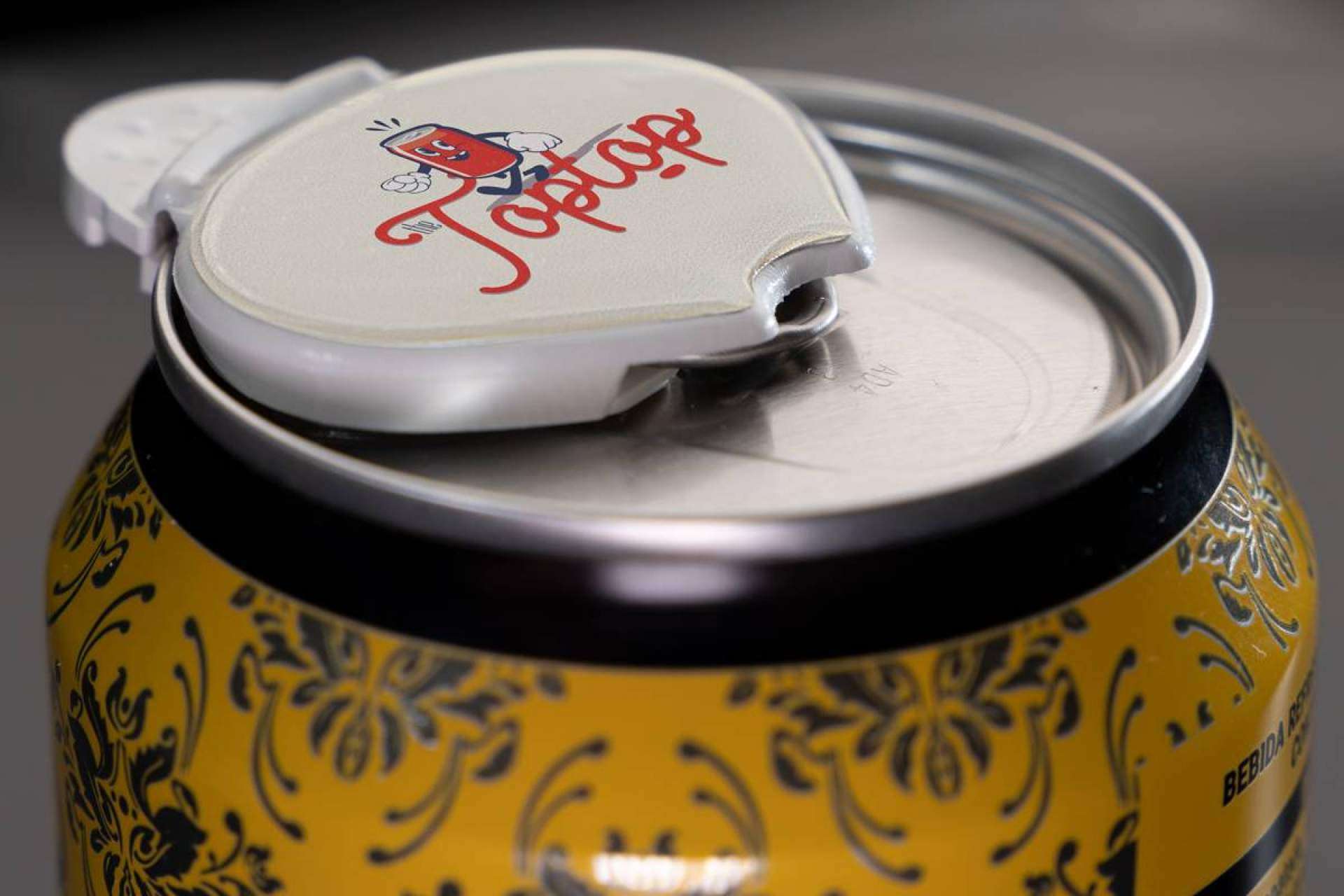 The Top·Top, una ingeniosa tapa para latas de bebida que permite mantener el gas durante días