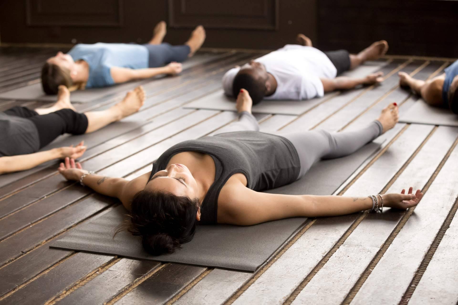 Mirar dentro de uno mismo para conseguir una relajación profunda, la gran esencia del Yoga Nidra