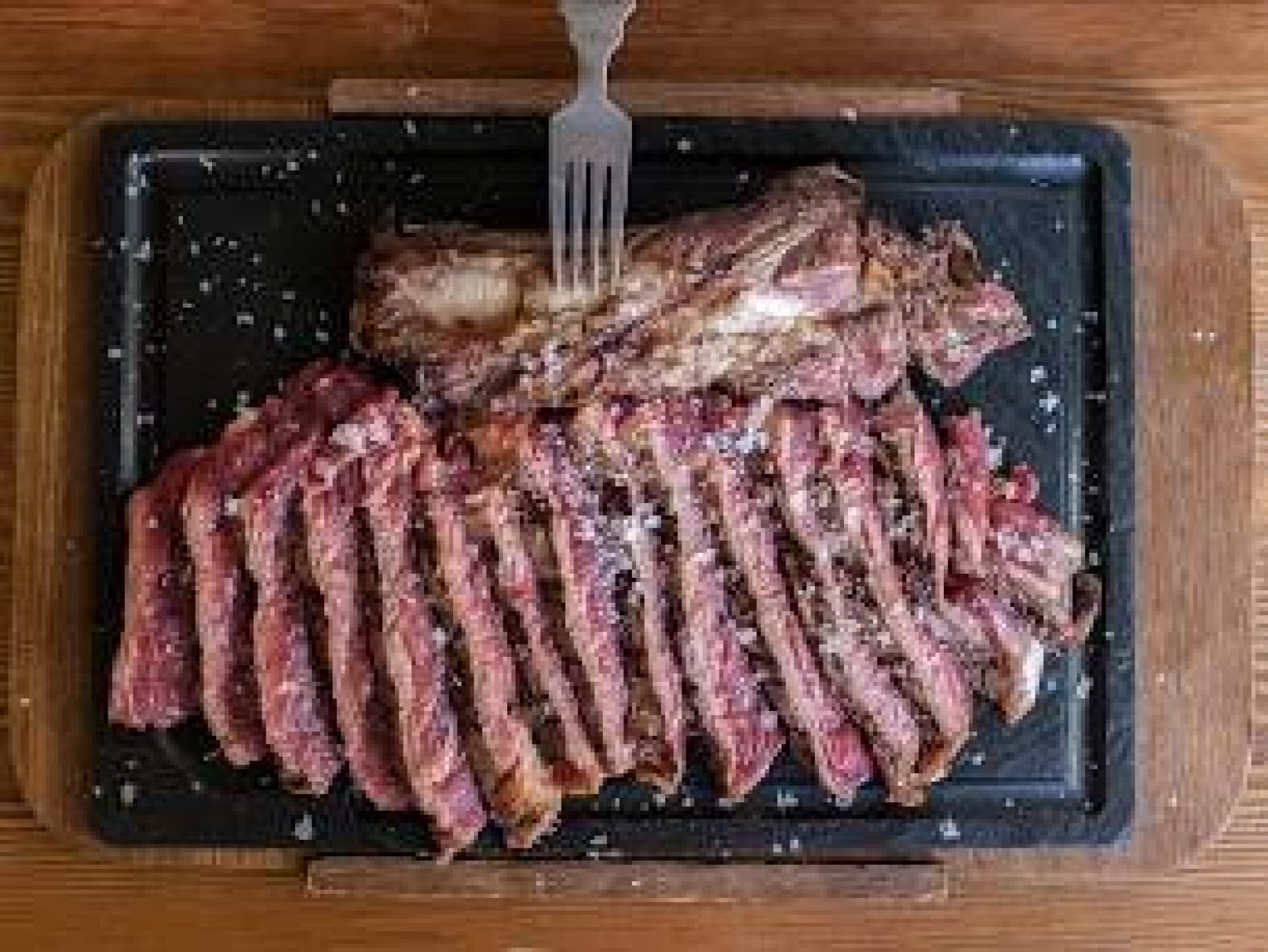 El público más joven destaca el restaurante con carne a la piedra Vic Brasería