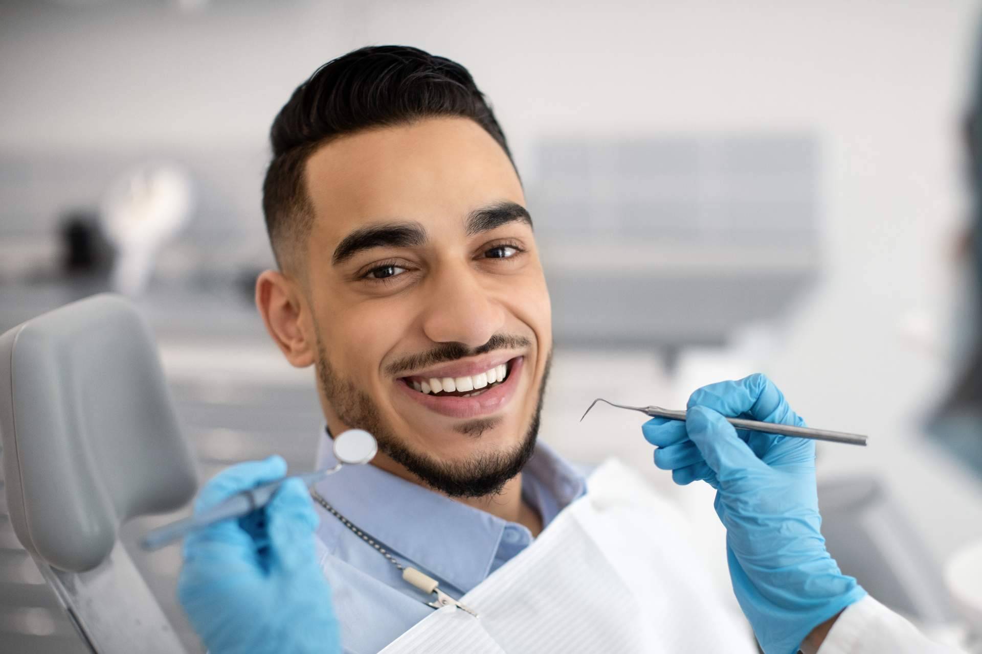 Clínicas Dentalbell explica cómo se trata la periodontitis