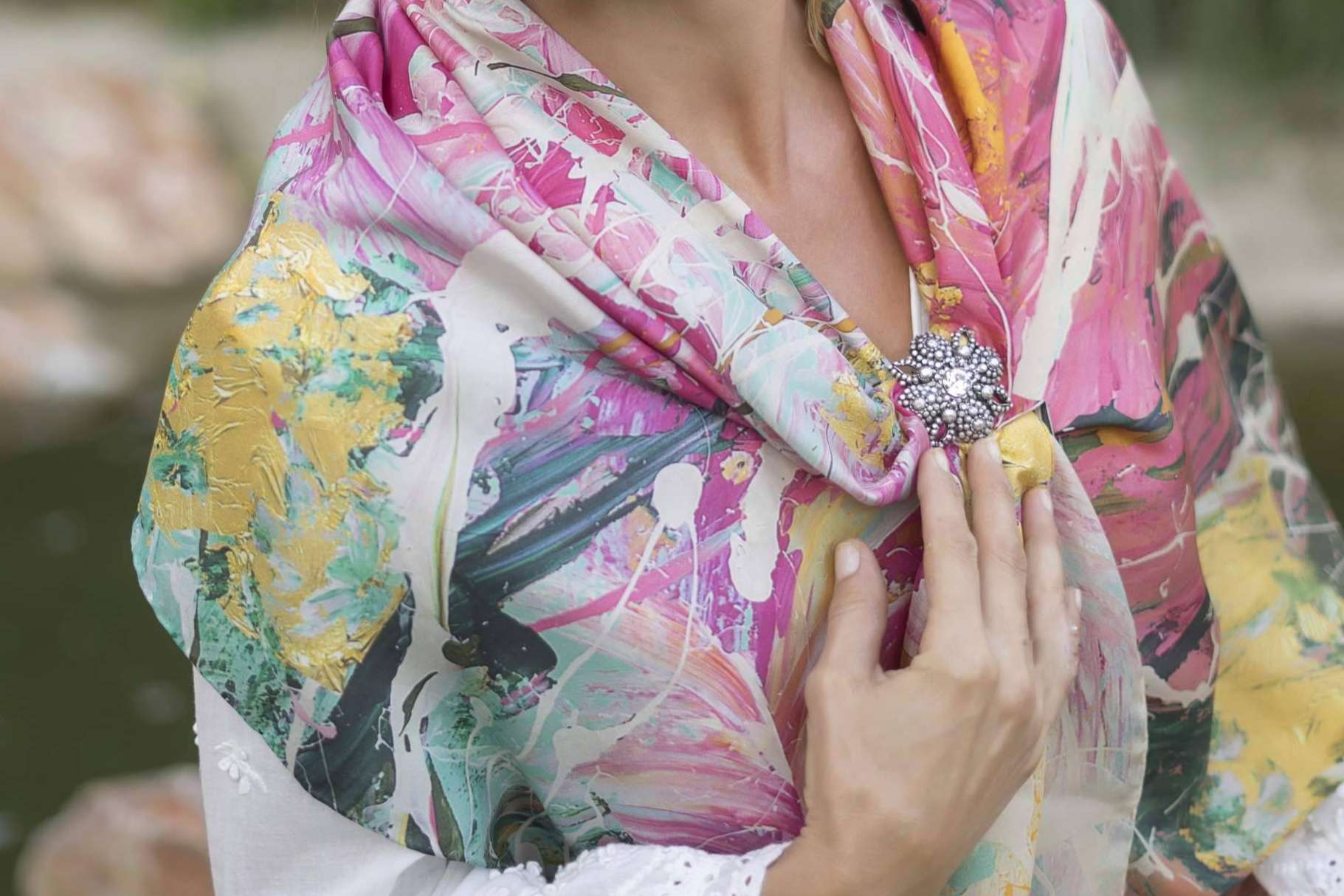 Full & Briss, broches elegantes con doble sistema