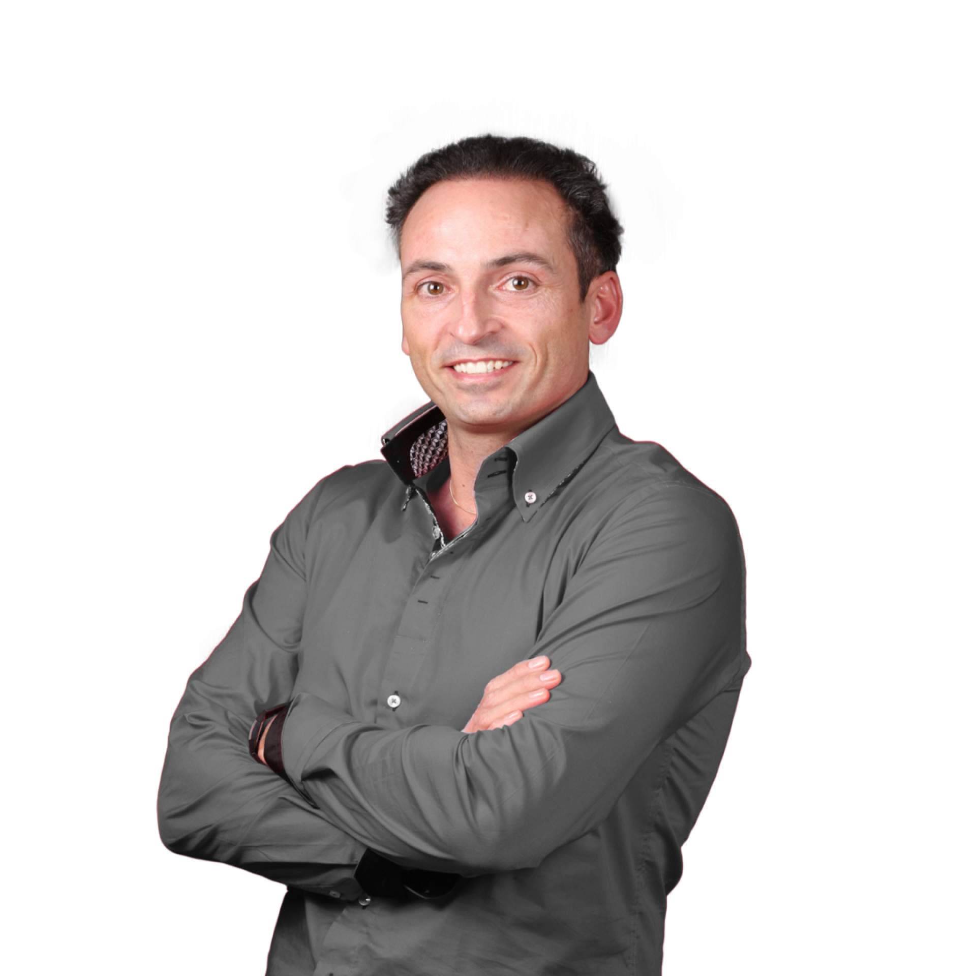 Implantes dentales e implantes con dientes inmediatos con el Doctor Ismael Soriano en Formación en Implantología