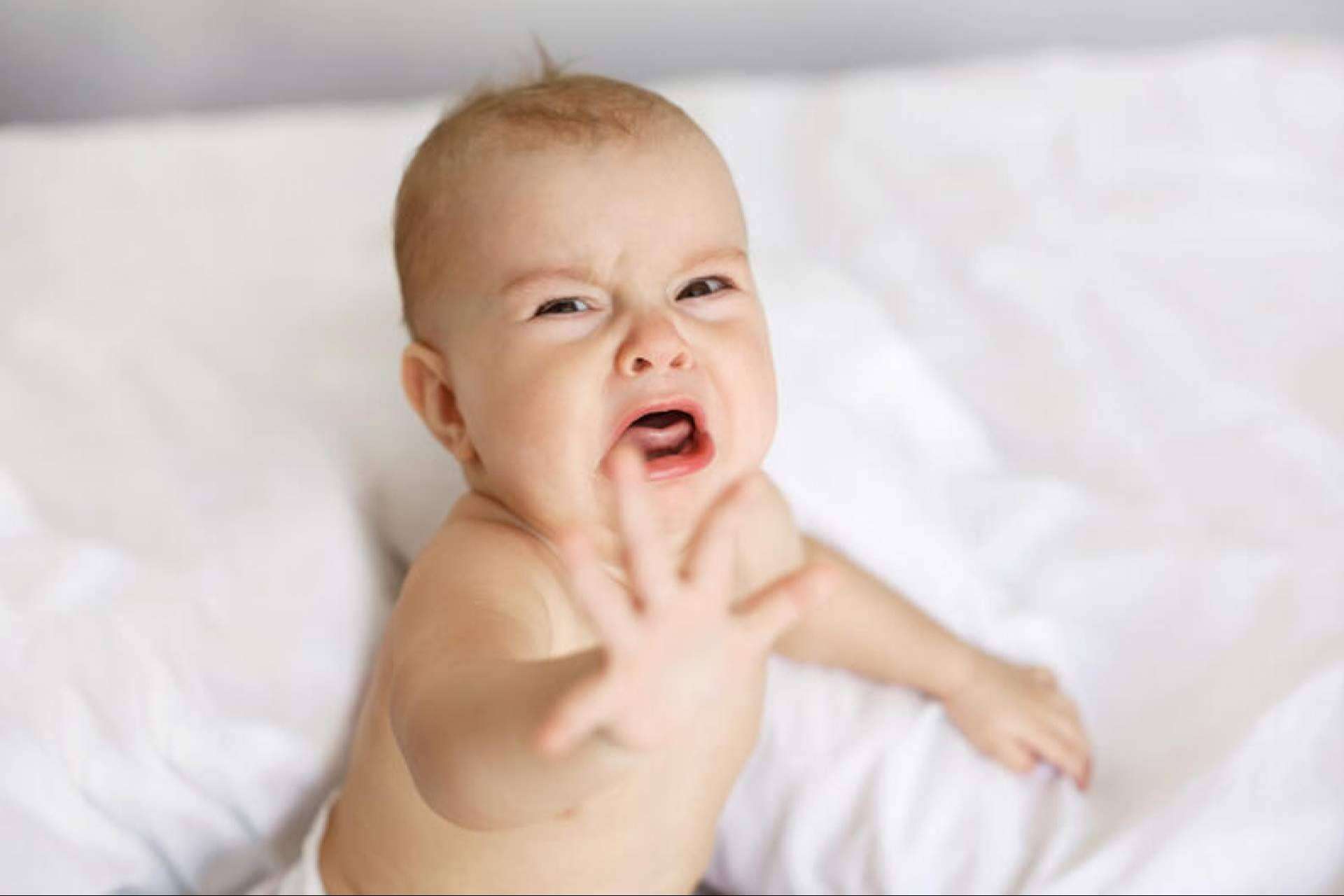 ¿Cómo deben actuar los padres y madres cuando su bebé llora mucho? Por Baby Shhh!