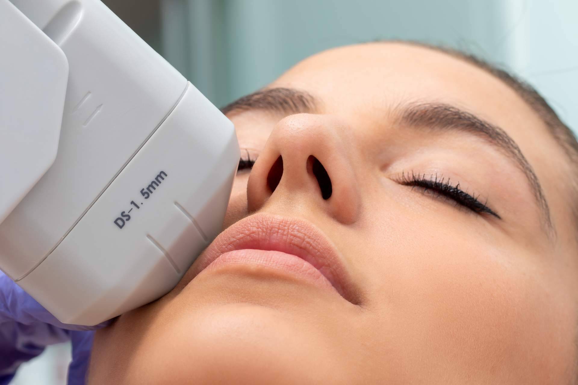 El HIFU tratamiento de ultrasonido focalizado de alta intensidad con resultados inmediatos que realiza Crina Rus Beauty Center