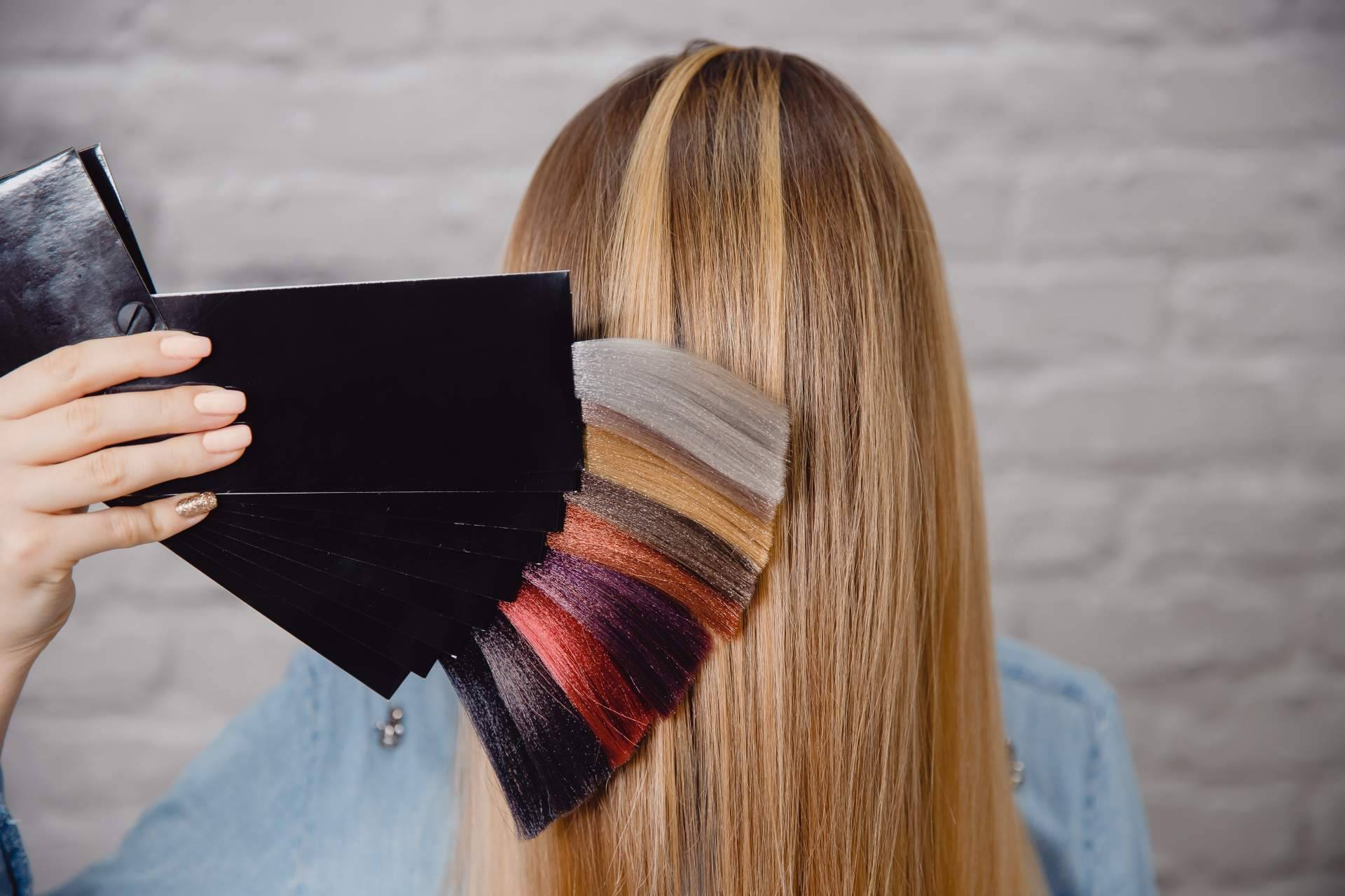 Las extensiones Cold Hairsalón que brinda el salón de belleza CharoConector Healthy Style