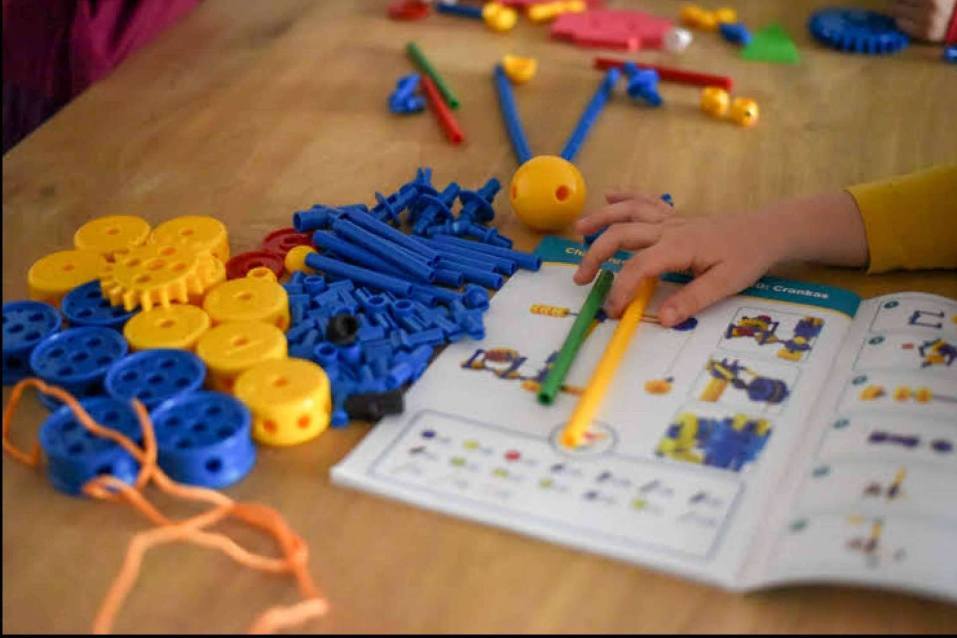 Broks permite a los niños inventar y construir sus juguetes