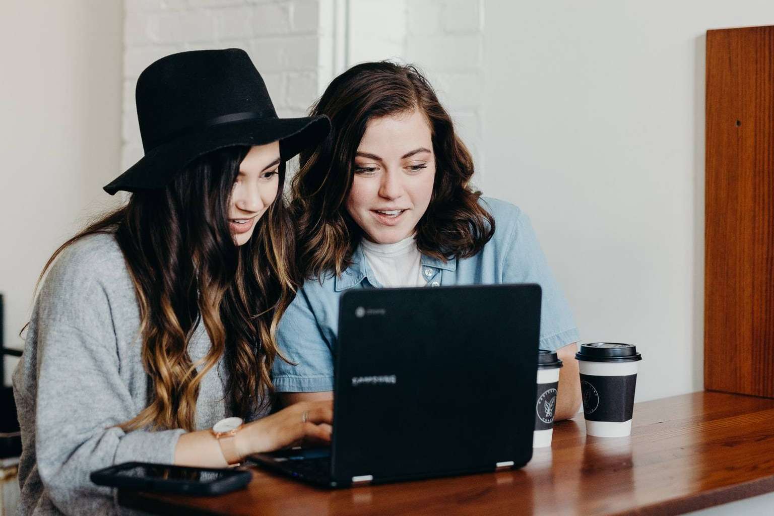 La plataforma web Jazyk dispone de una gran variedad de cursos de idiomas en línea accesibles