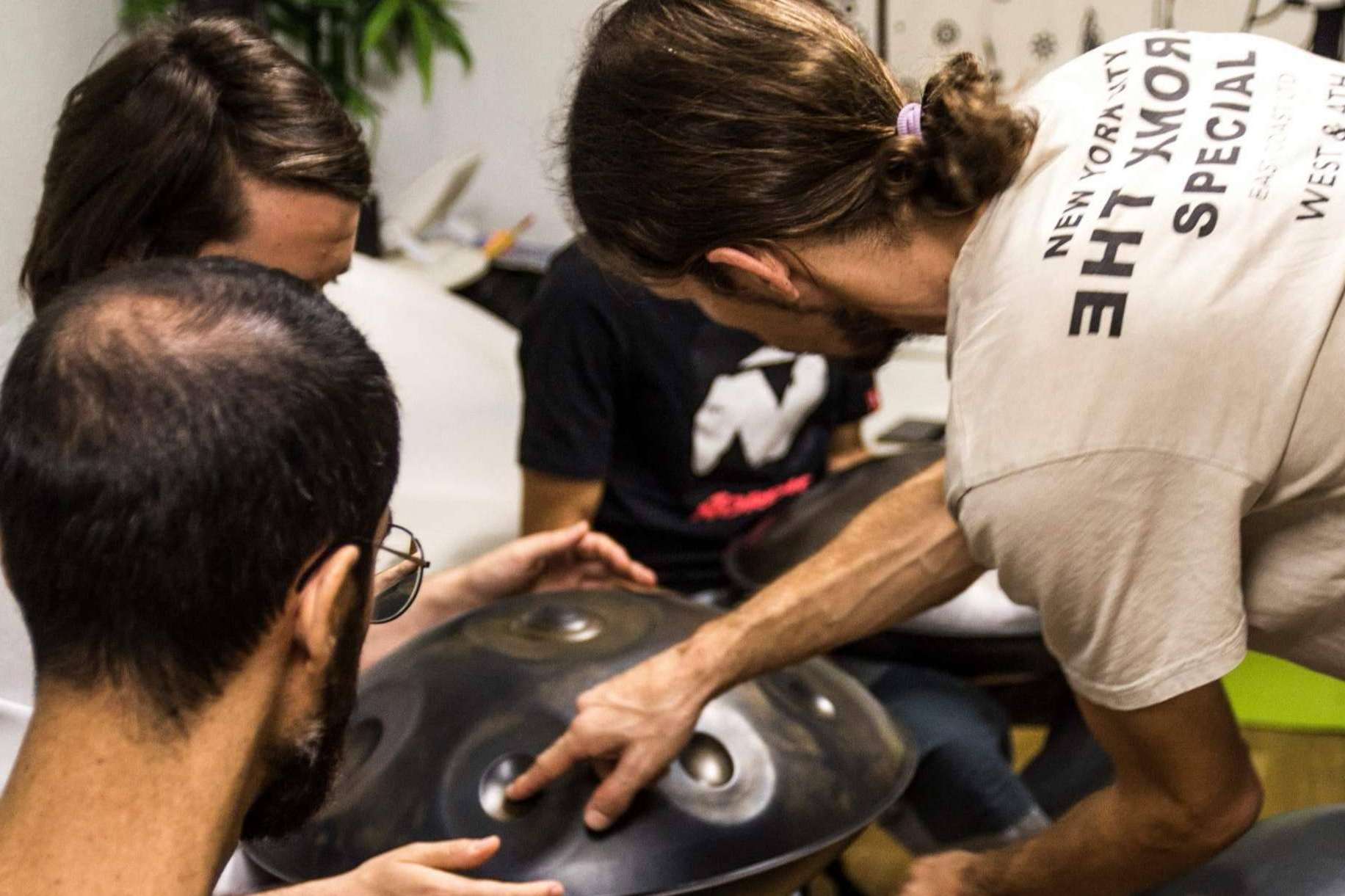 Talleres para aprender a tocar el handpan, el instrumento del siglo XXI en Handpan.es