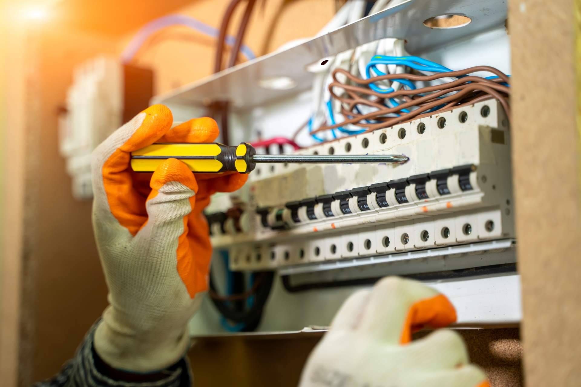 Instaladores electricistas profesionales en Ubilla Reformas Integrales