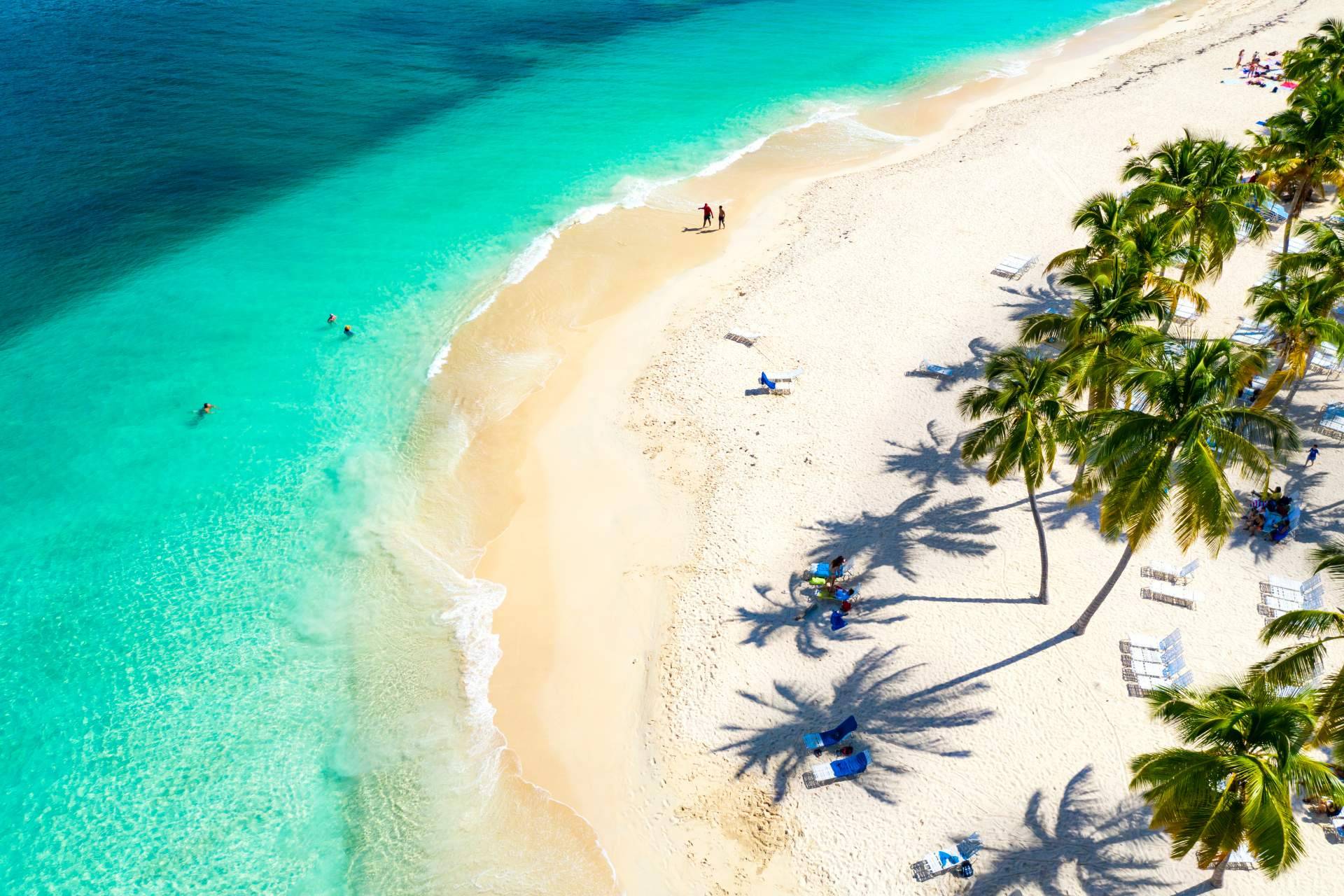 Realizarse una cirugía estética y disfrutar de su plena recuperación en el Caribe con los expertos de Clínica Tarrazo