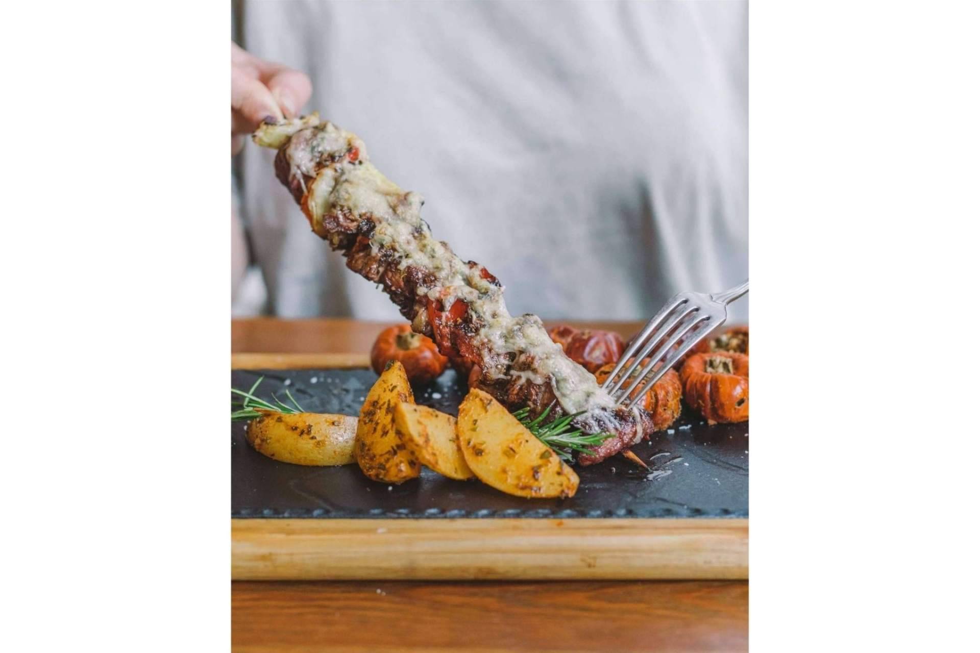 El restaurante Vic Brasería ya incluye los calçots en su menú de temporada