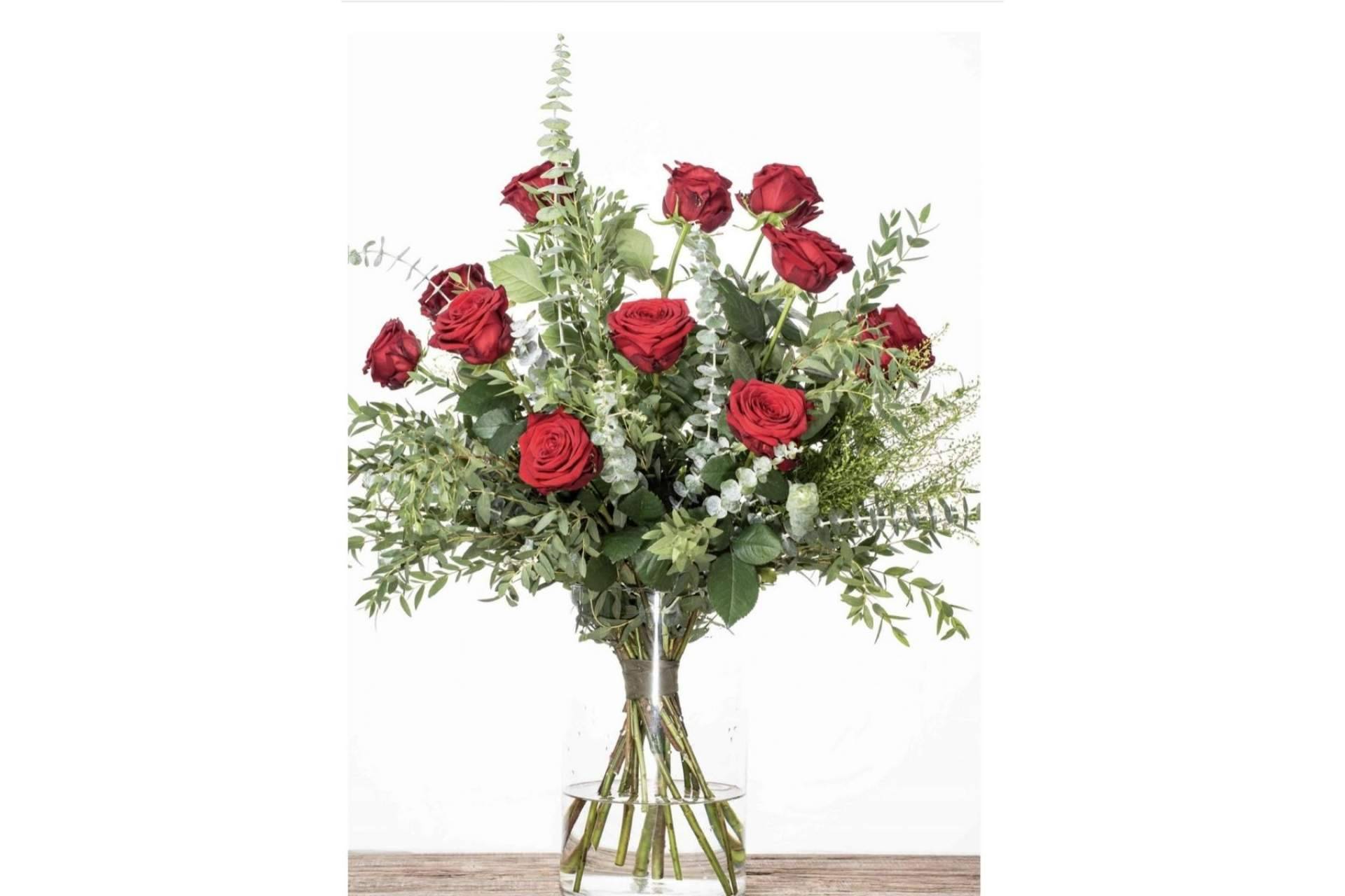 Sorprender a la pareja en el Día de San Valentín con los ramos, cestas y cajas de flores de la floristería Amborella