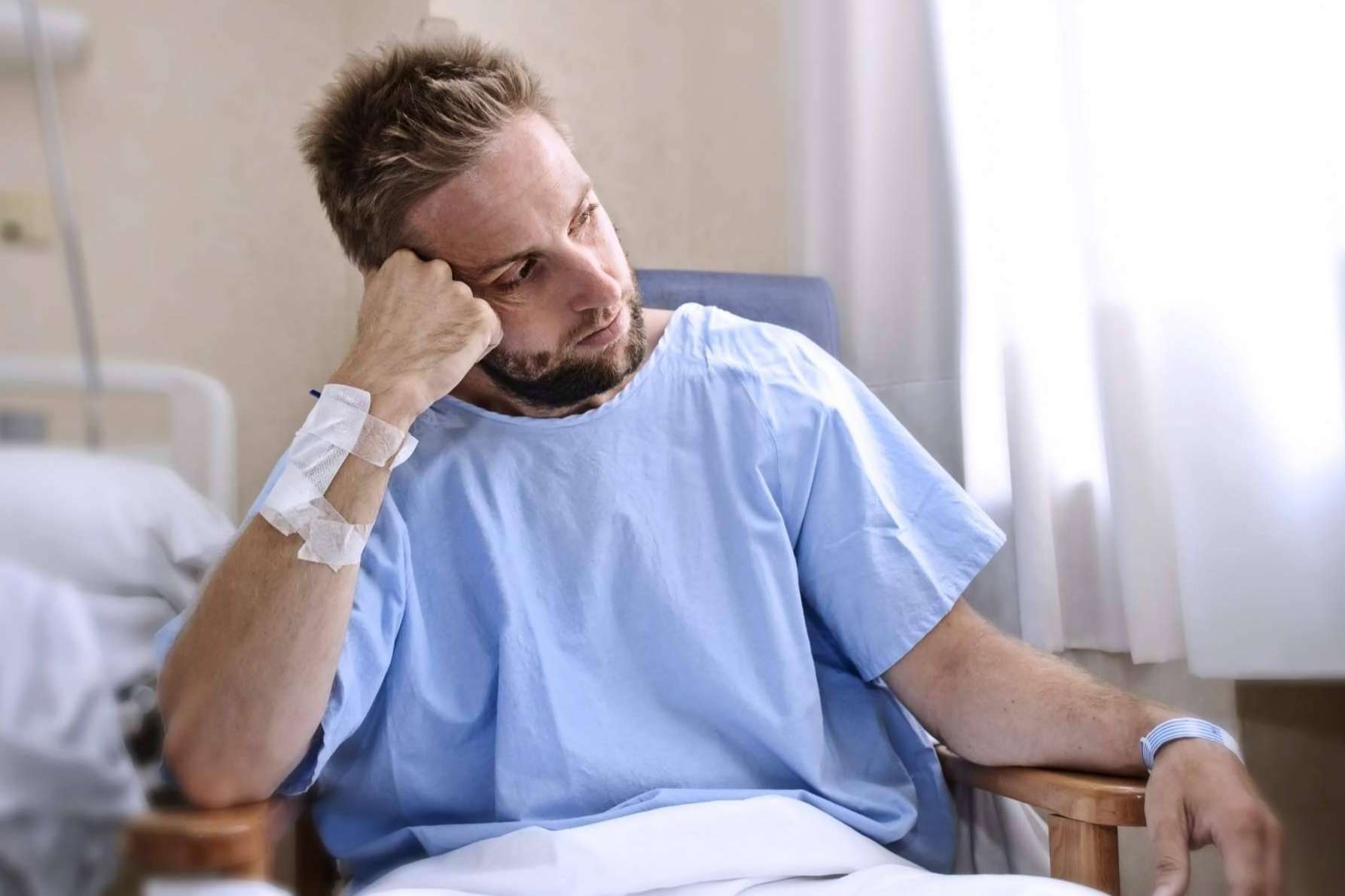 Maldita Hernia y sus camisones hospitalarios