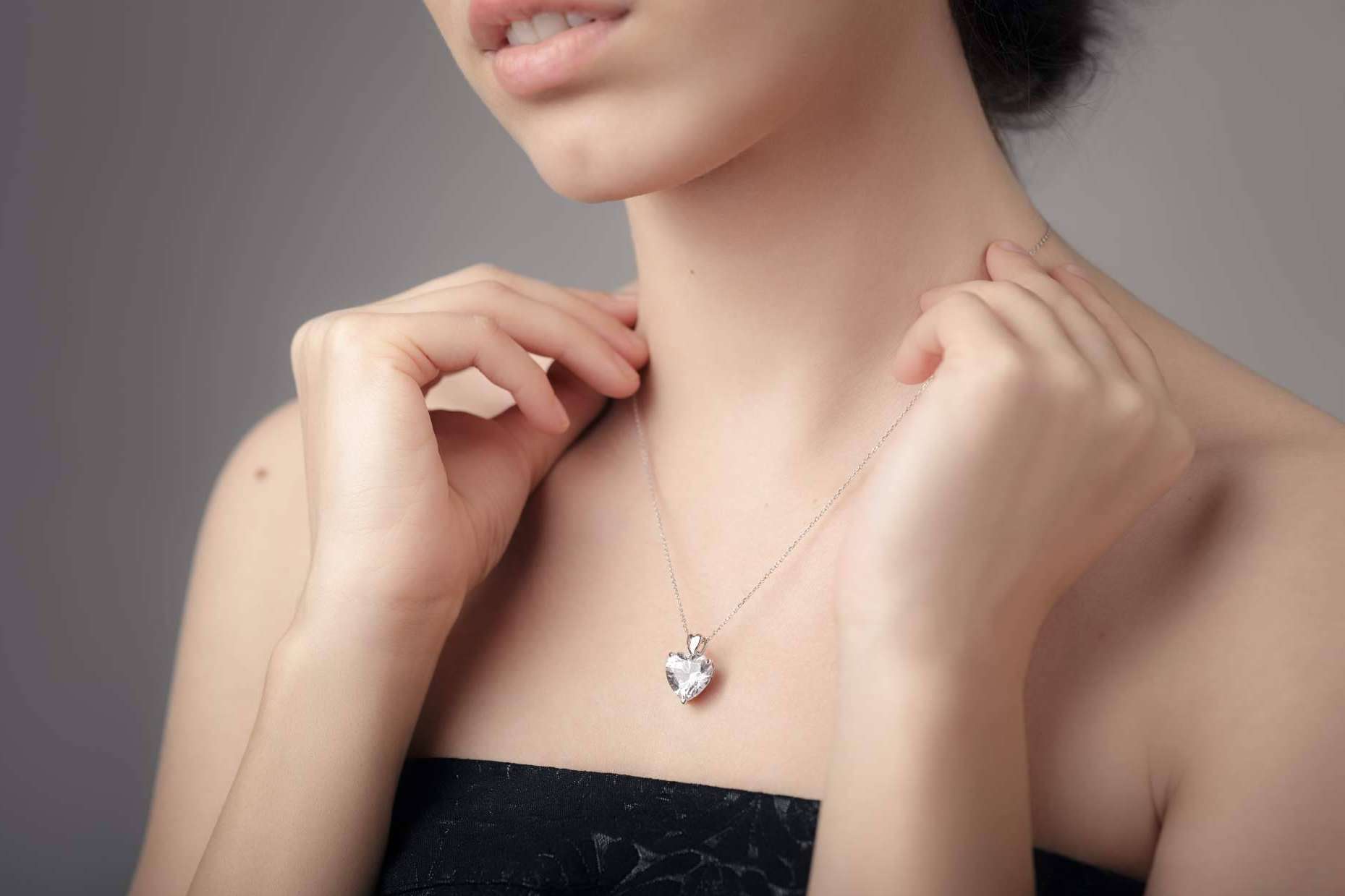 ¿Dónde encontrar colgantes corazón? Tierra de Gemas