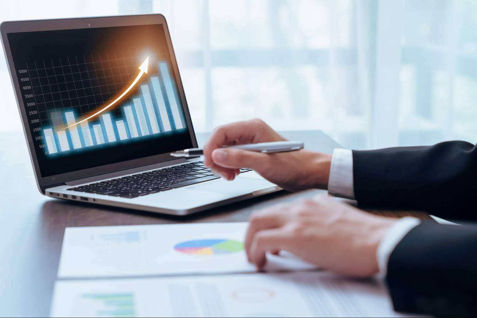 La importancia de contar con un experto para el análisis financiero y de costes