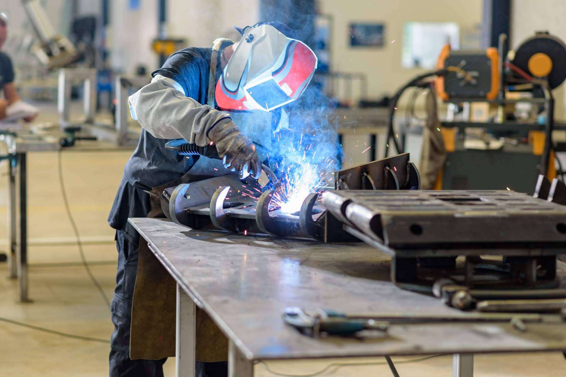 ¿Cuándo se necesita un profesional como Decofer para trabajos de carpintería metálica?